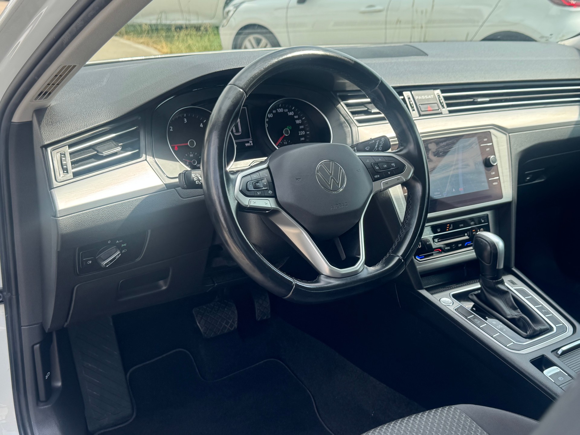 VW Passat Variant 2.0 TDI Business DSG-image-6