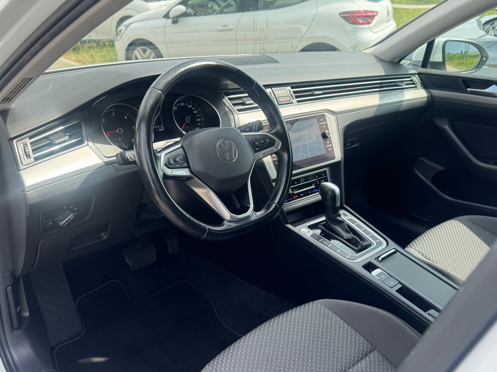 VW Passat Variant 2.0 TDI Business DSG-image-5