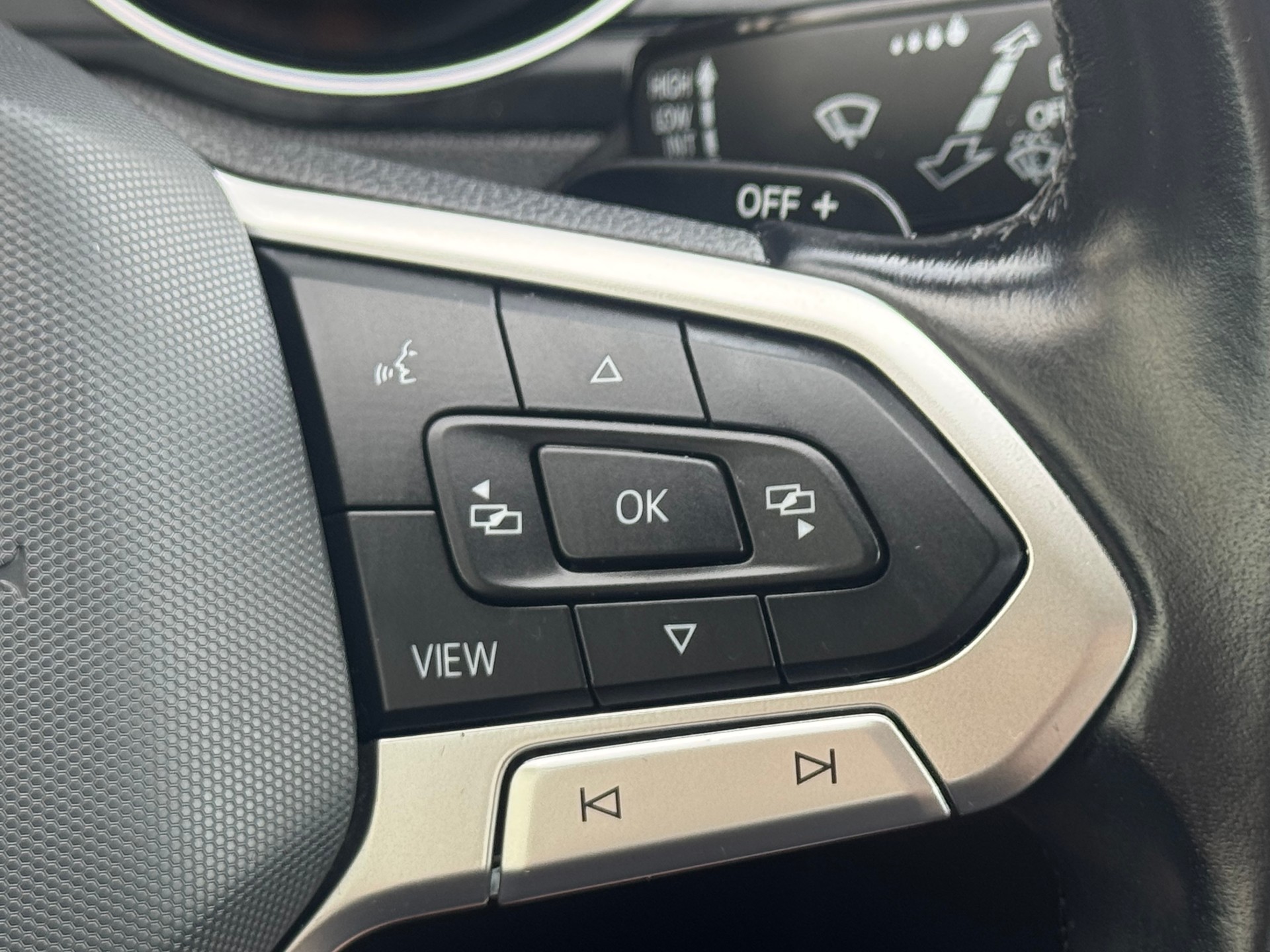 VW Passat Variant 2.0 TDI Business DSG-image-13