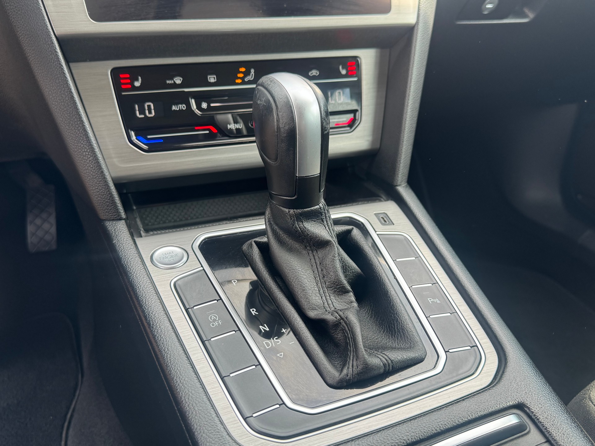 VW Passat Variant 2.0 TDI Business DSG-image-12
