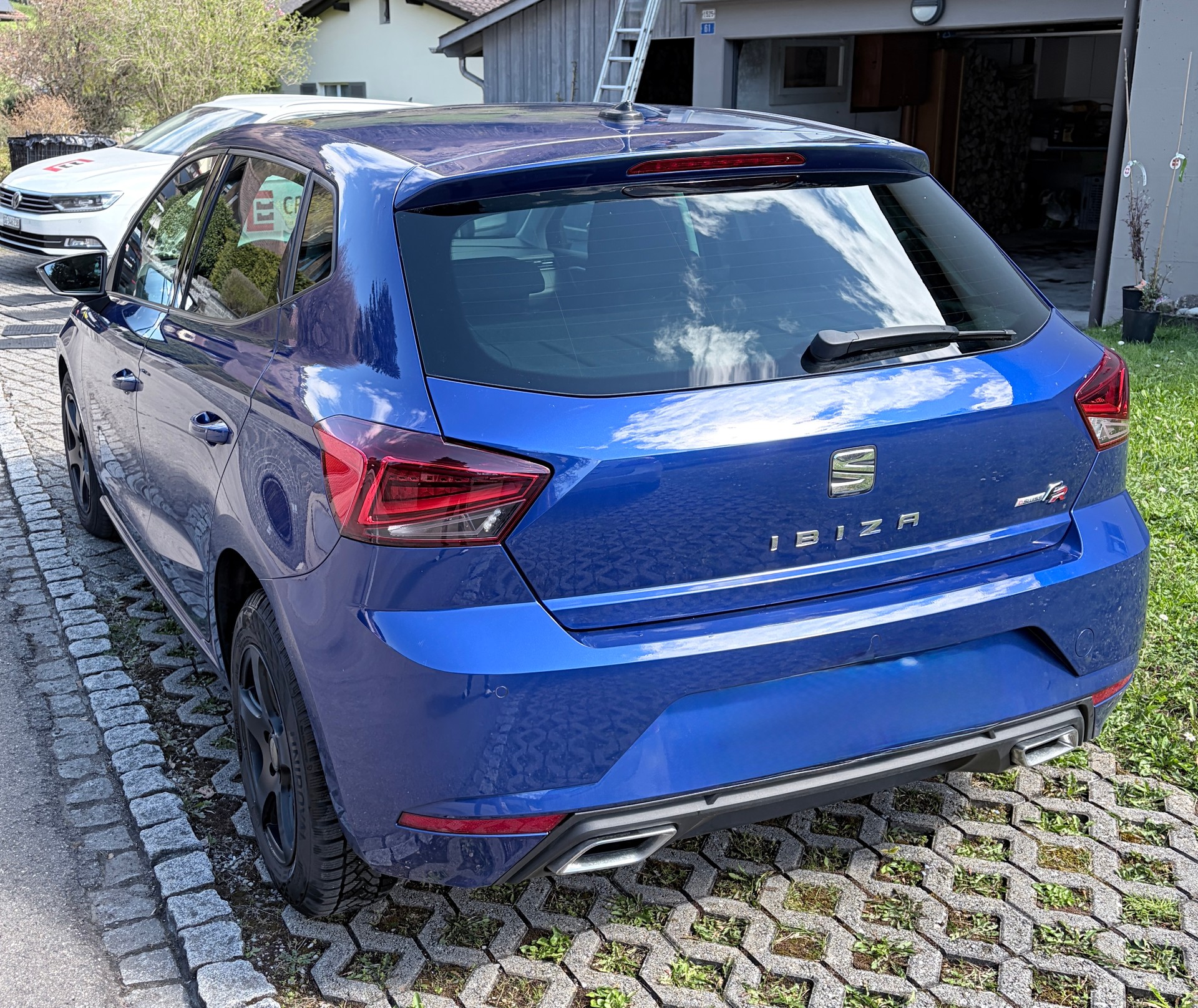 SEAT Ibiza 1.5 TSI Swiss FR-image-1