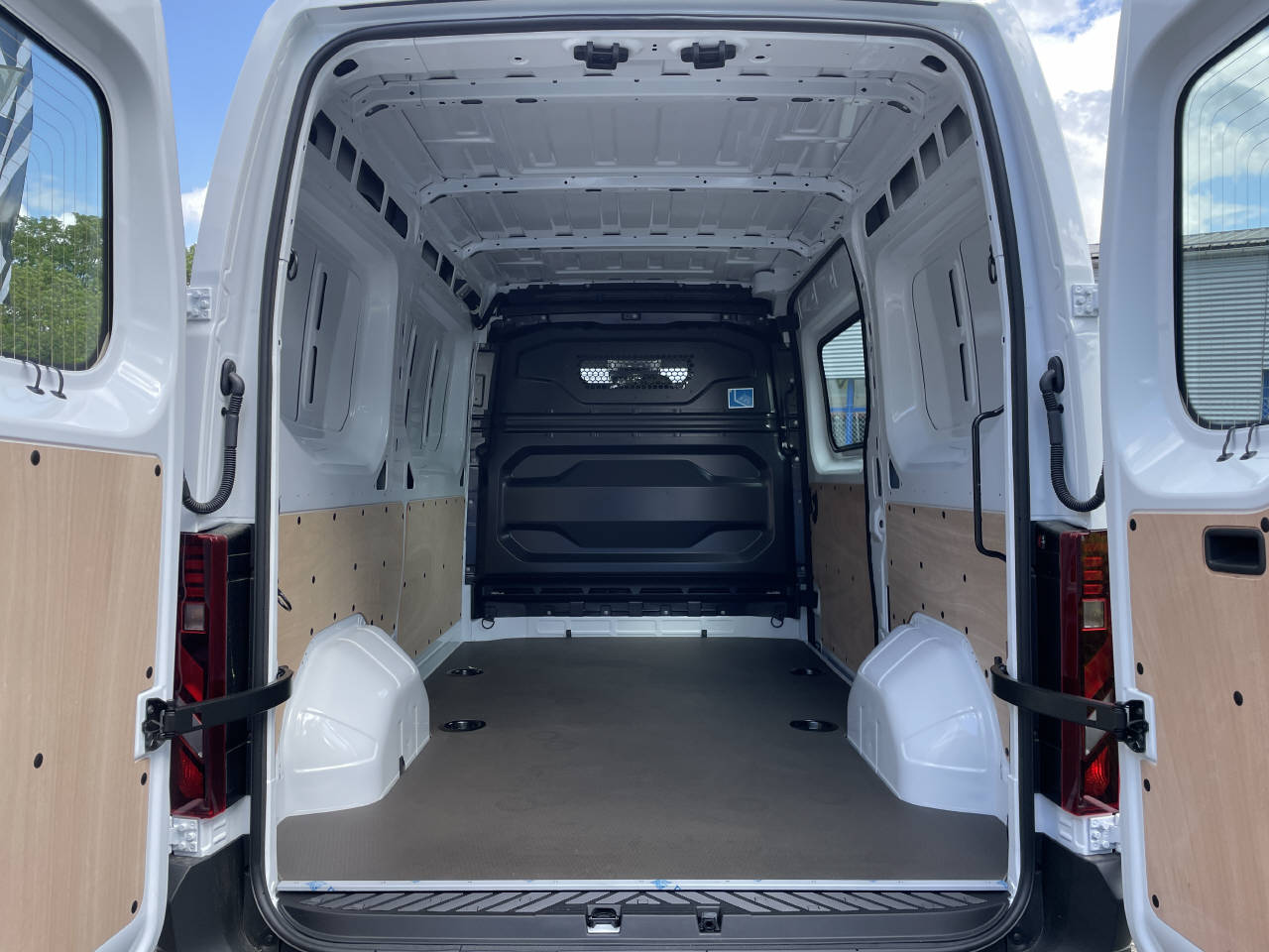 RENAULT Master Kaw. 3.5 t L2H2 2.0 Blue dCi 150-image-9
