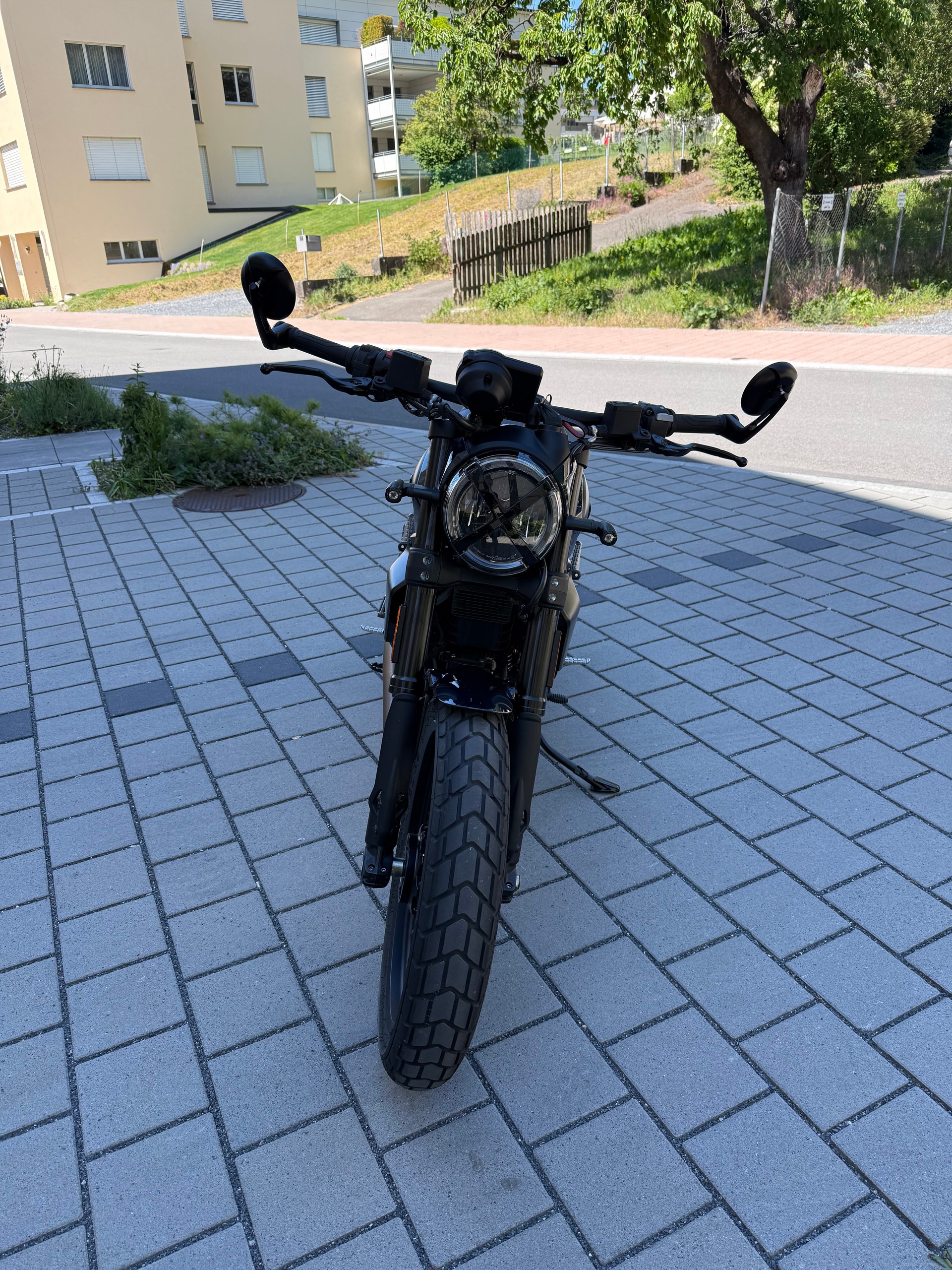 DUCATI Nightshift-image-1