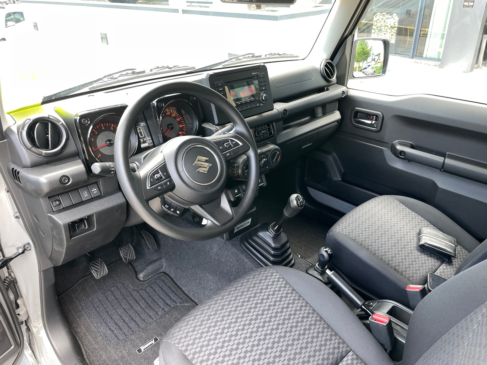 SUZUKI Jimny 1.5 Man 4x4 Horizon mit AHK-image-9