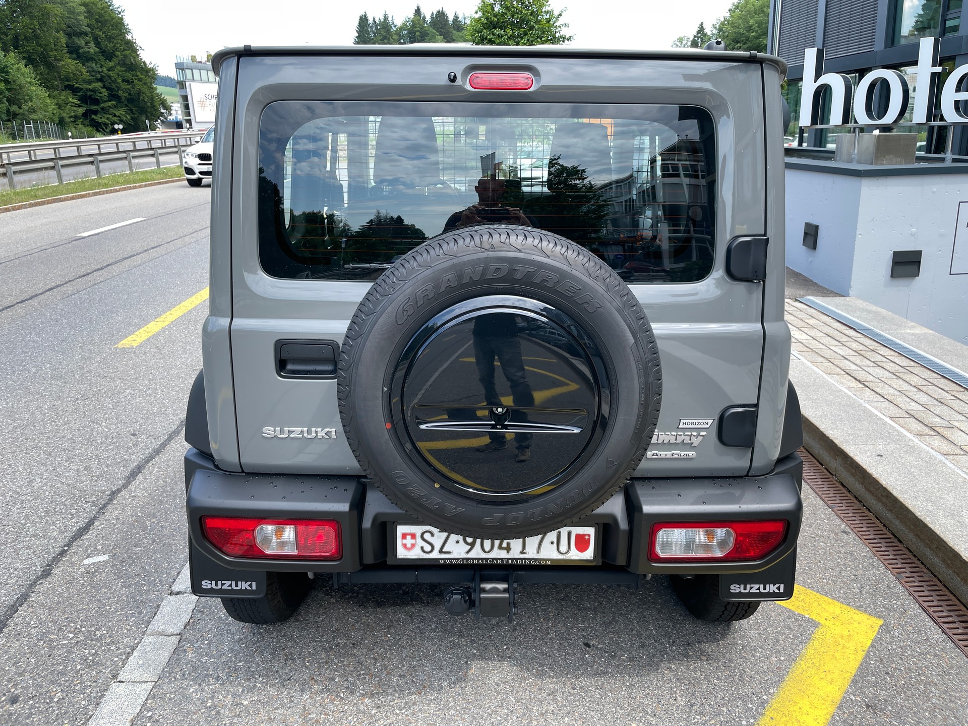 SUZUKI Jimny 1.5 Man 4x4 Horizon mit AHK-showroom-element-3