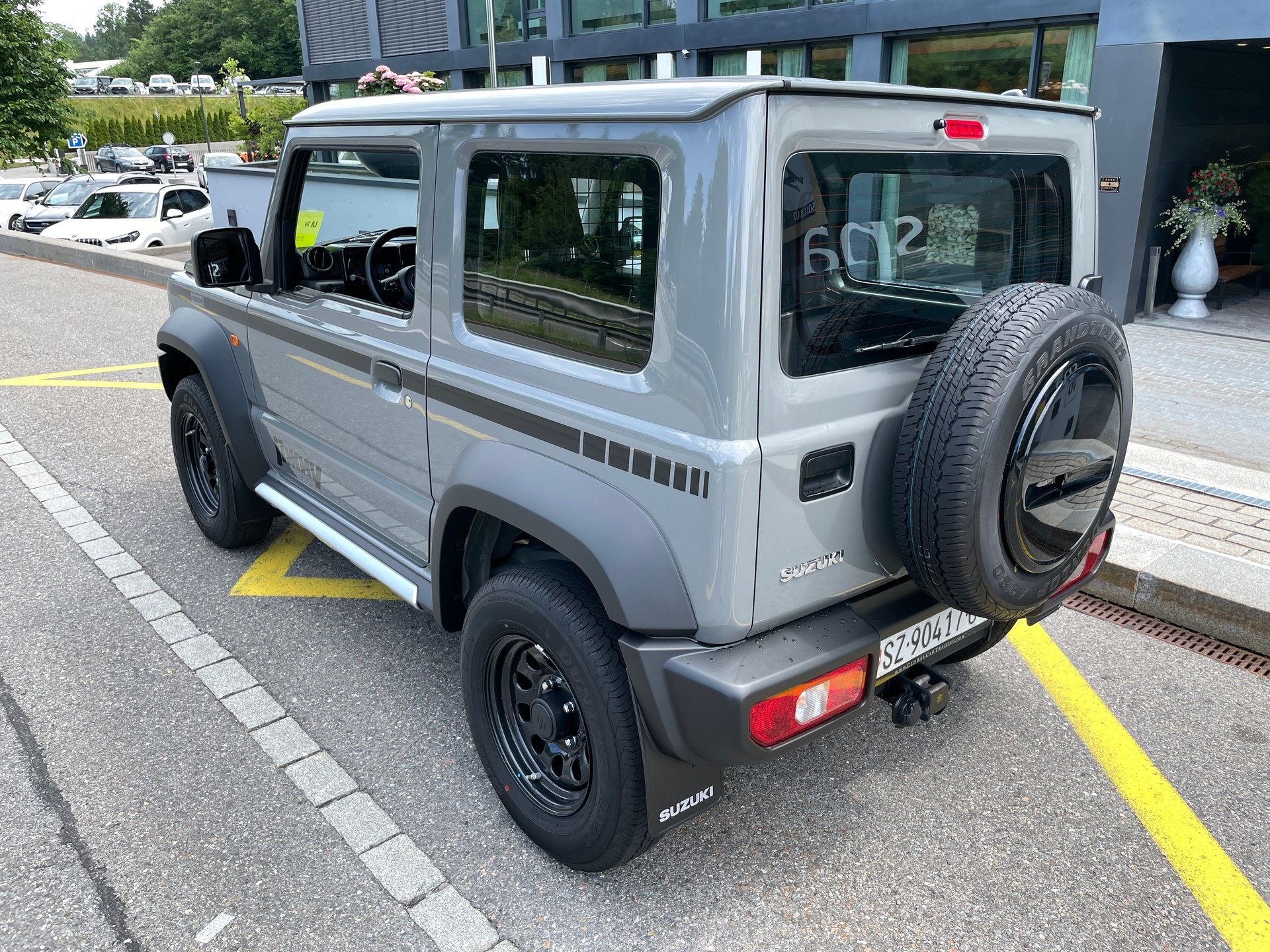 SUZUKI Jimny 1.5 Man 4x4 Horizon mit AHK-showroom-element-2