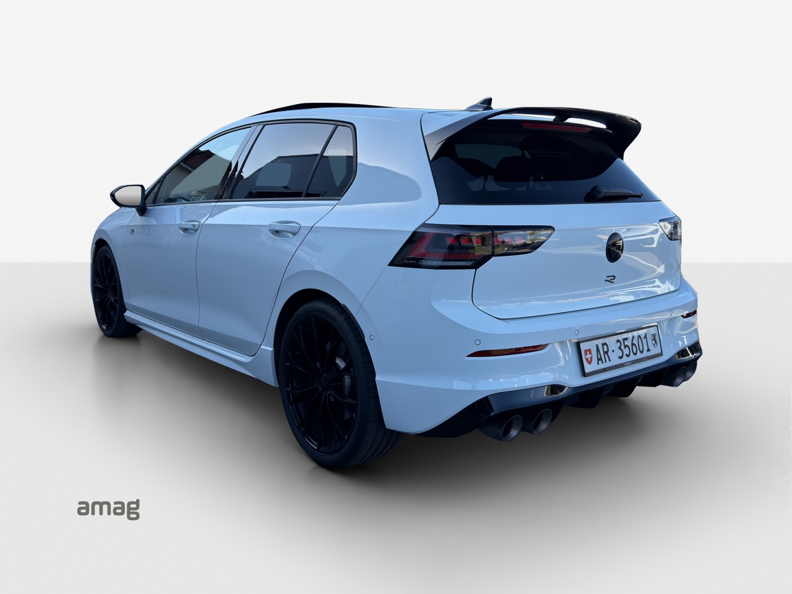 VW Golf 2.0 TSI R Black Edition DSG 4 Motion-image-2
