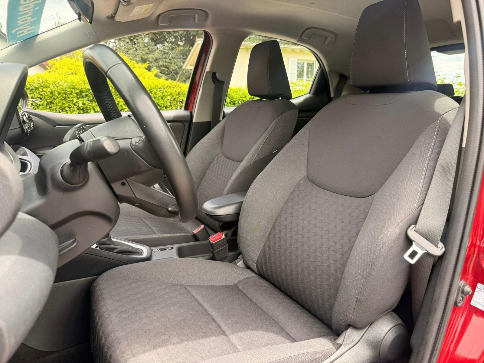 TOYOTA Yaris 1.5 Style e-CVT-image-15