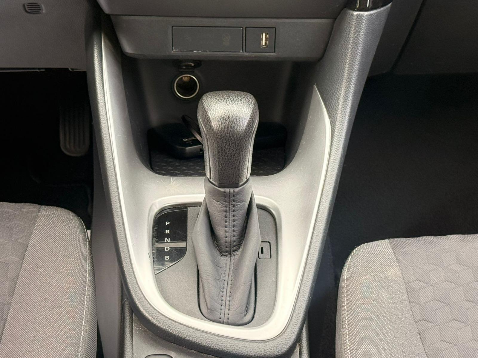 TOYOTA Yaris 1.5 Style e-CVT-image-21