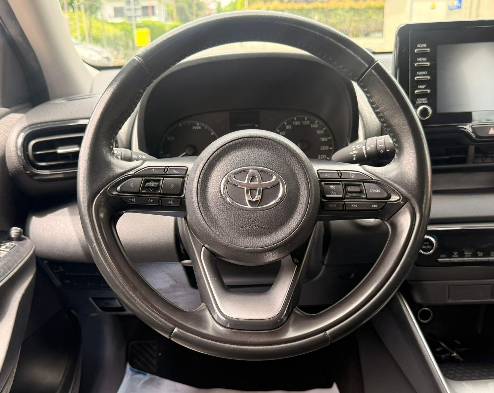 TOYOTA Yaris 1.5 Style e-CVT-image-10