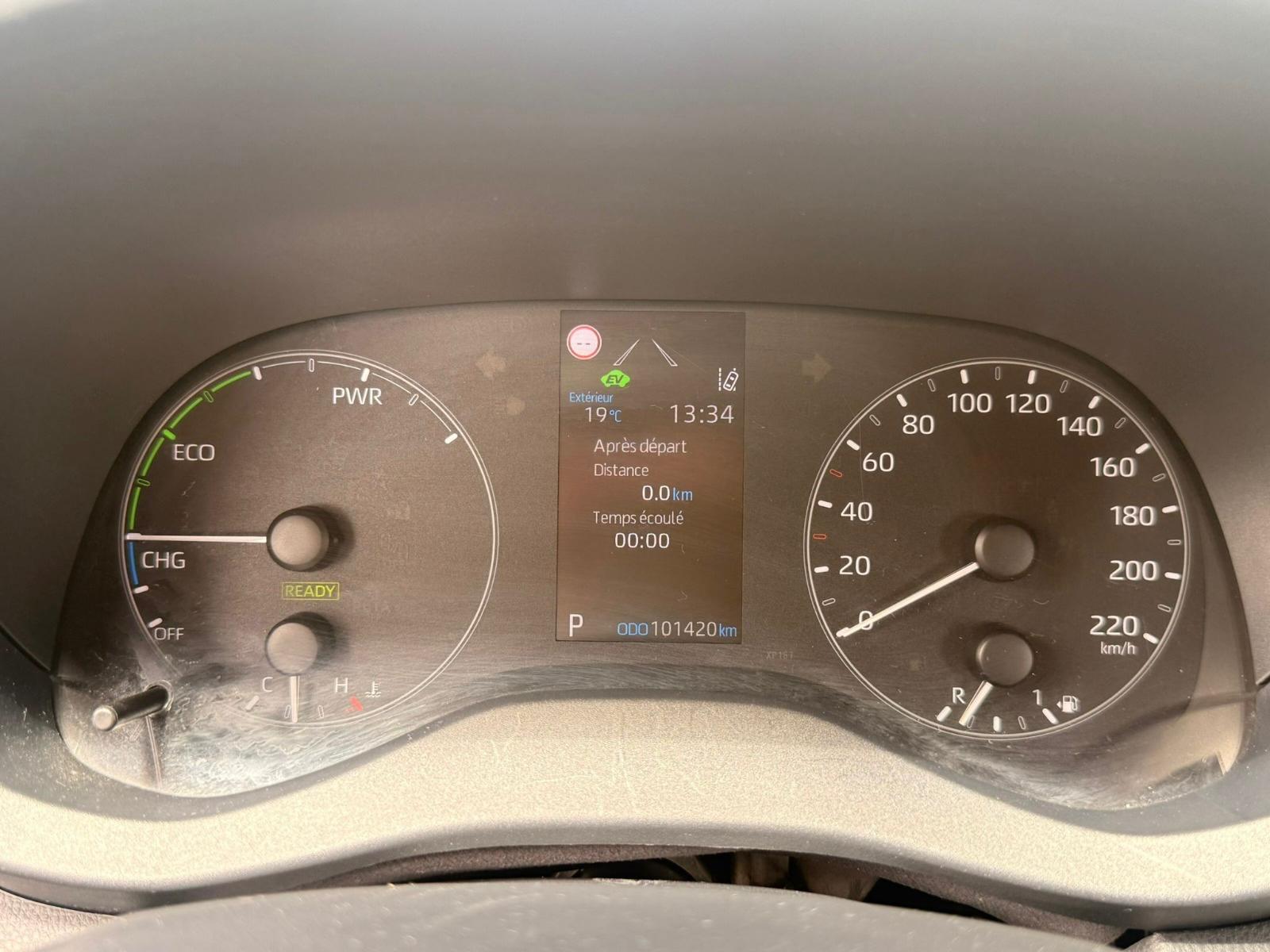 TOYOTA Yaris 1.5 Style e-CVT-image-6