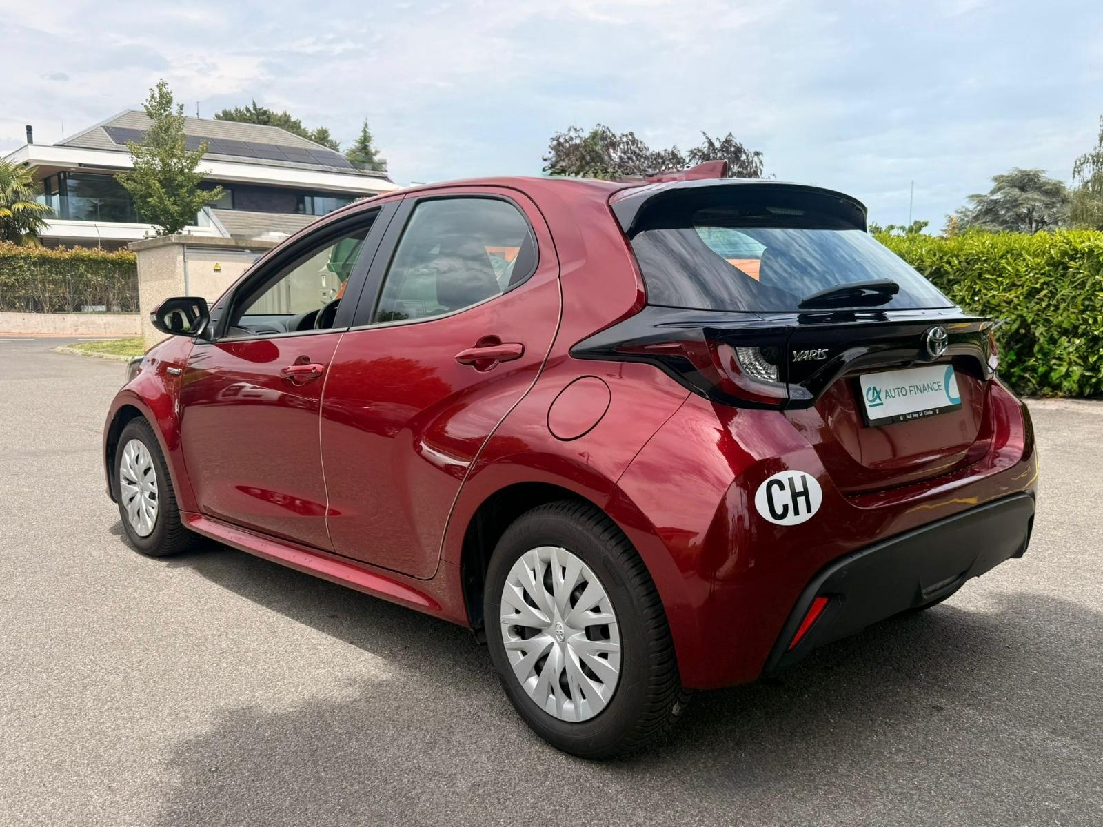 TOYOTA Yaris 1.5 Style e-CVT-image-2