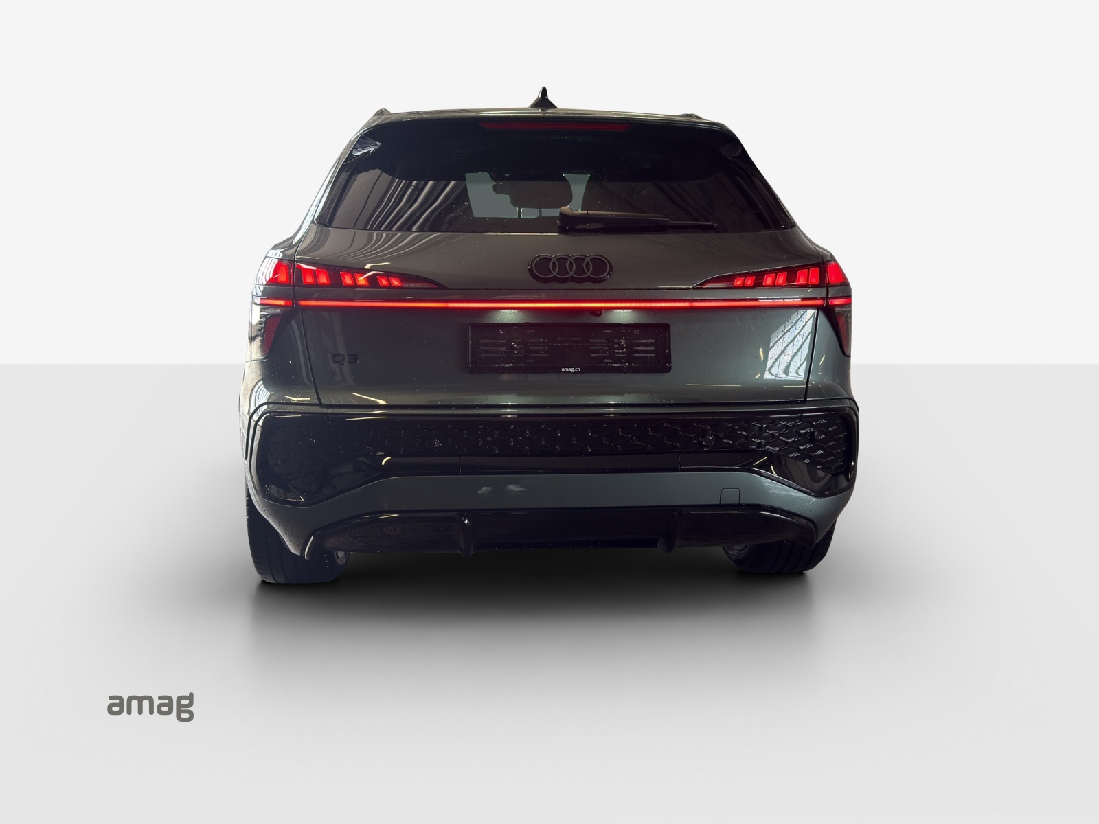 AUDI Q3 SUV e-hybrid 200 kW S tronig-image-3