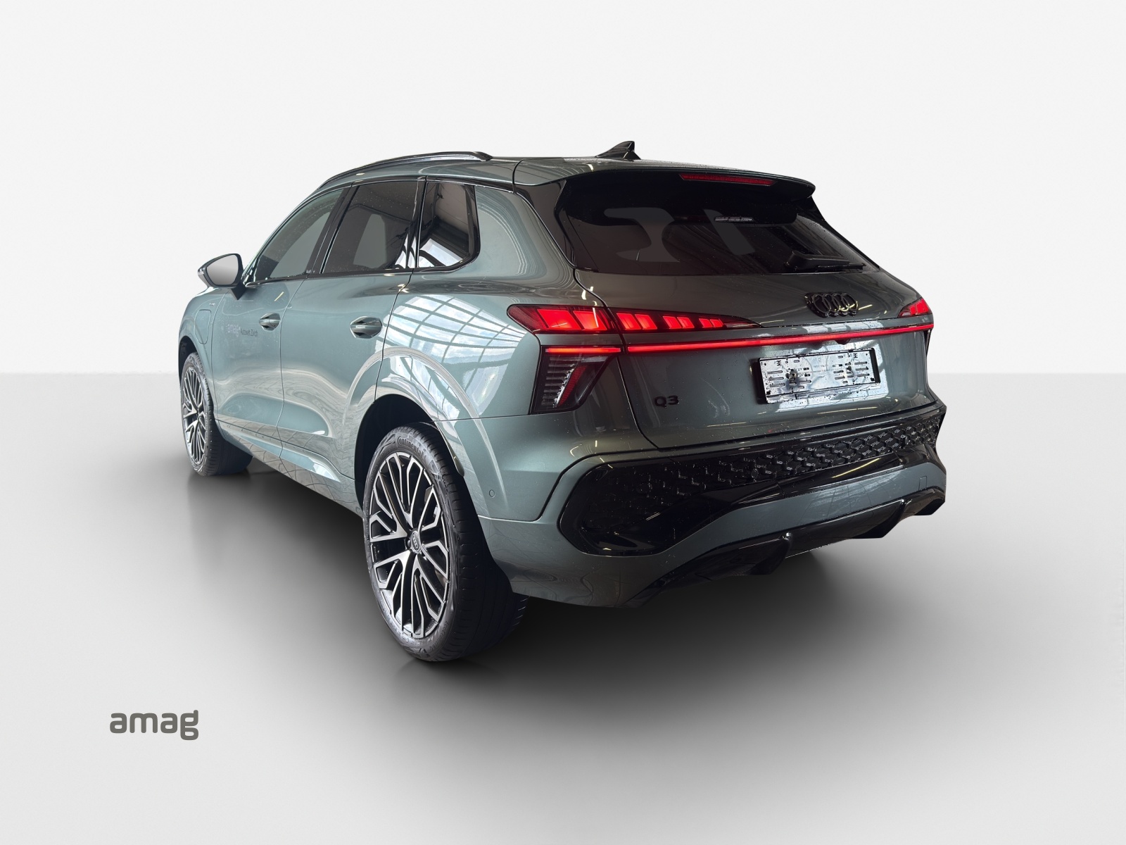 AUDI Q3 SUV e-hybrid 200 kW S tronig-image-2