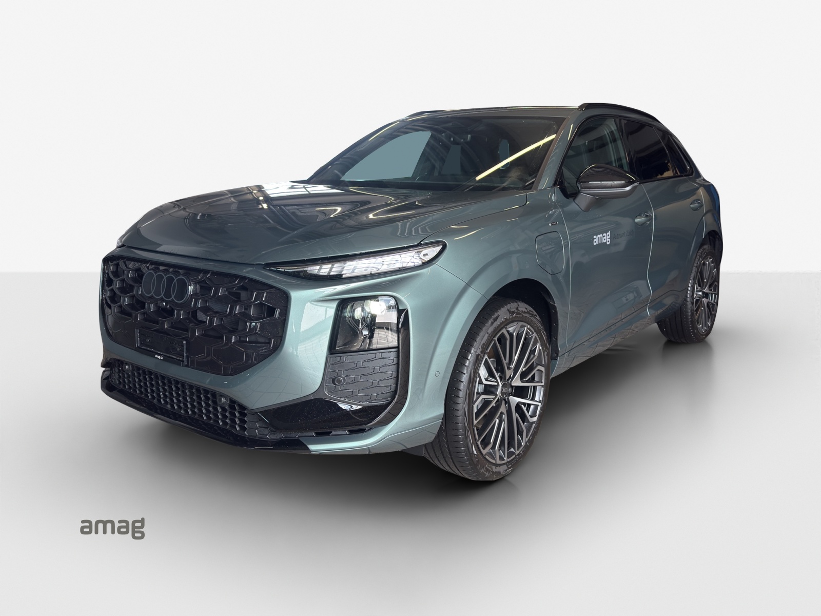 AUDI Q3 SUV e-hybrid 200 kW S tronig-image-0