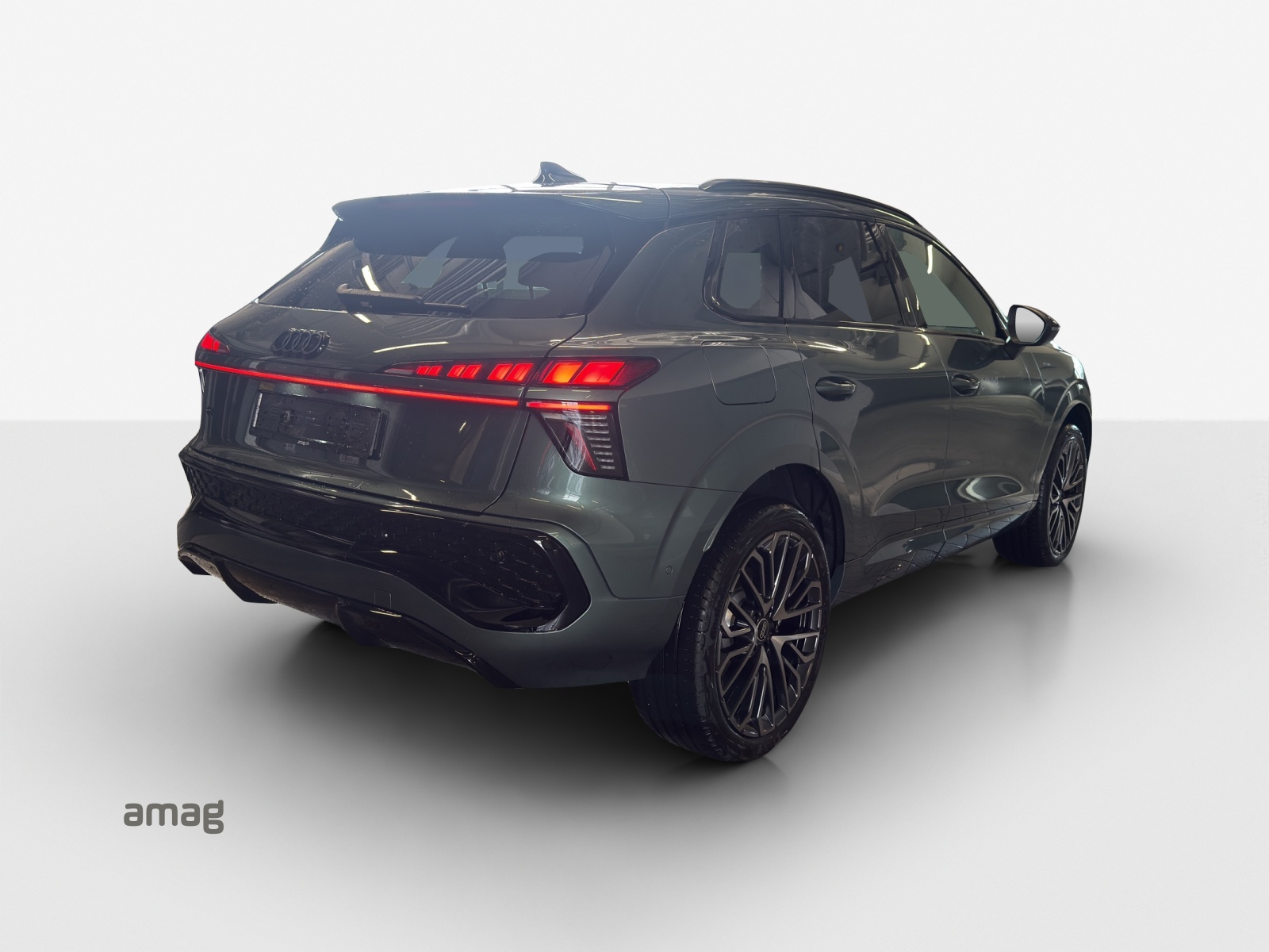 AUDI Q3 SUV e-hybrid 200 kW S tronig-image-4