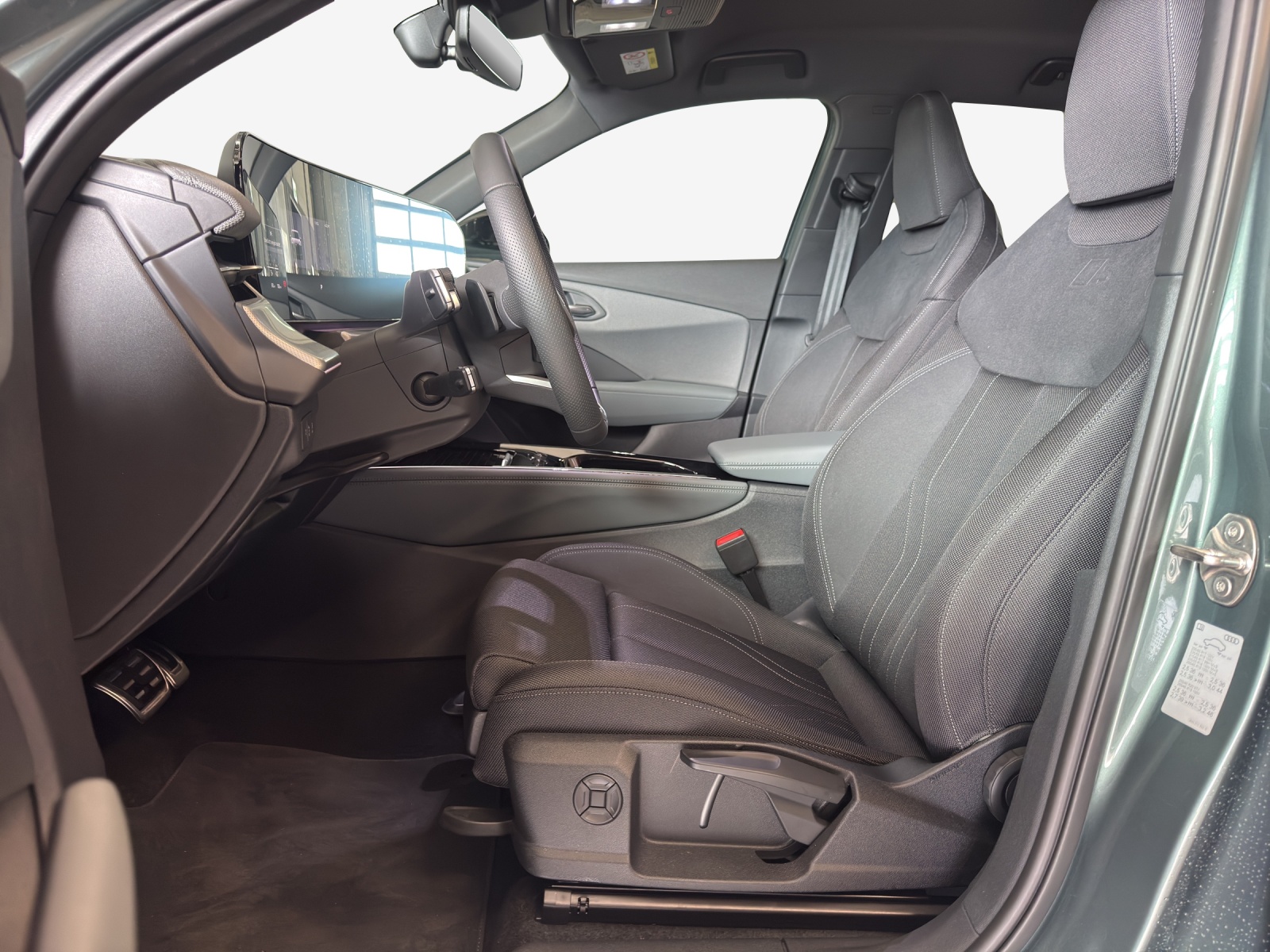AUDI Q3 SUV e-hybrid 200 kW S tronig-image-7