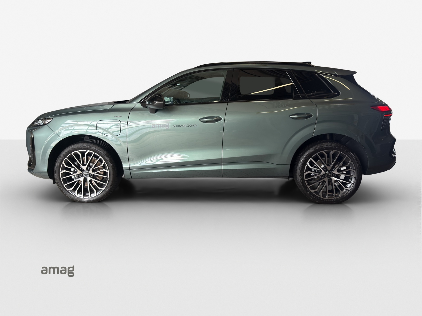 AUDI Q3 SUV e-hybrid 200 kW S tronig-image-1