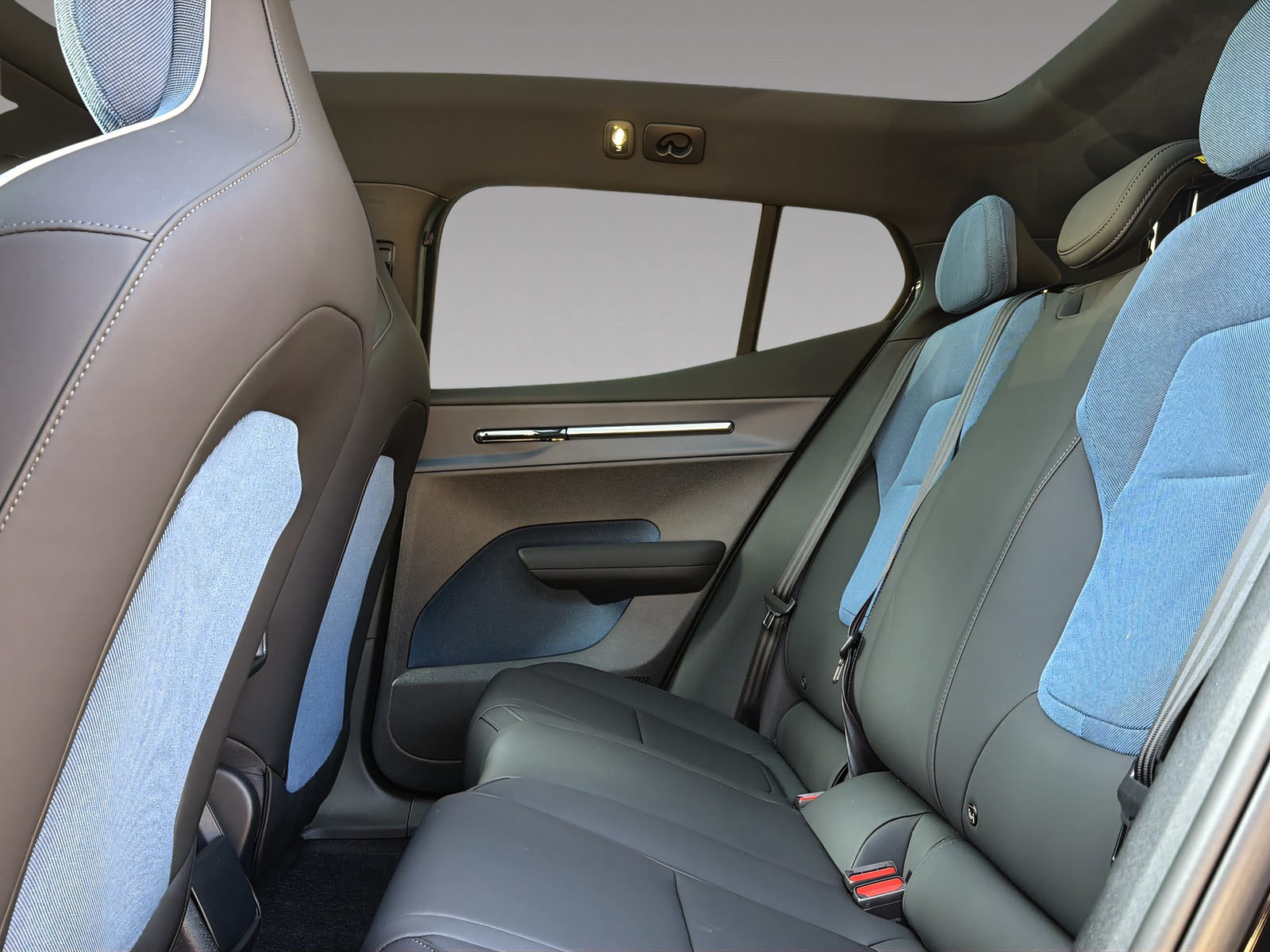 VOLVO EX30 E60 Twin Ultra Performance AWD-image-18