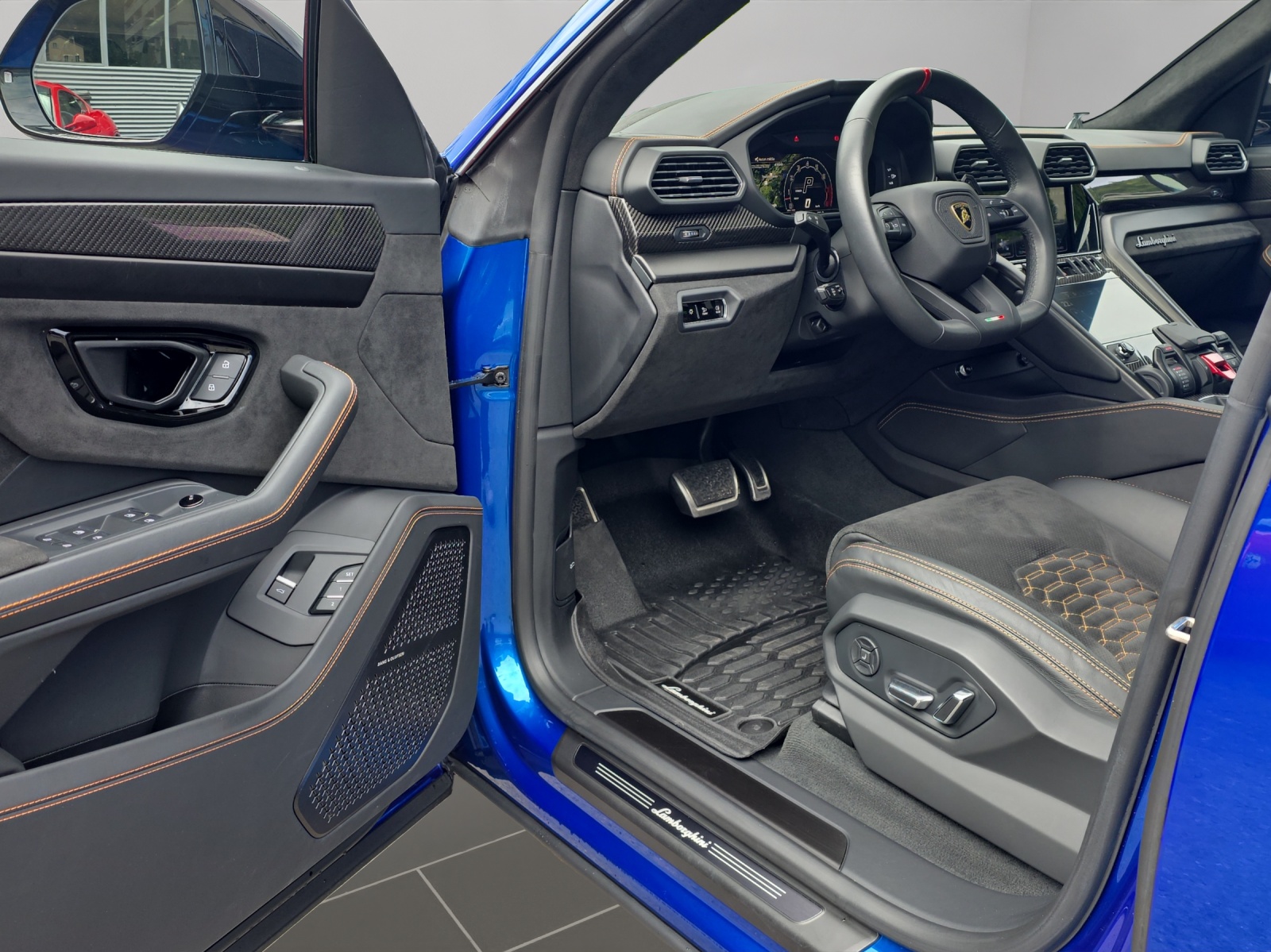 LAMBORGHINI Urus S E-Gear-image-6