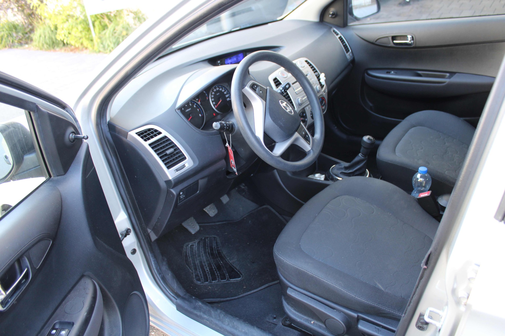 HYUNDAI i20-image-5