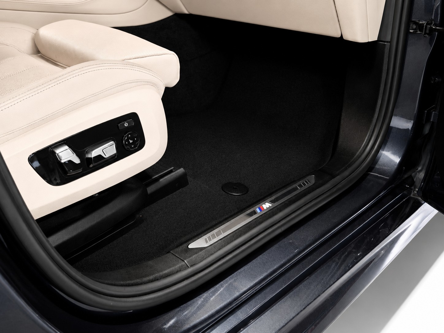 BMW X5 45e xDrive SAG CH FAHRZEUG-image-15