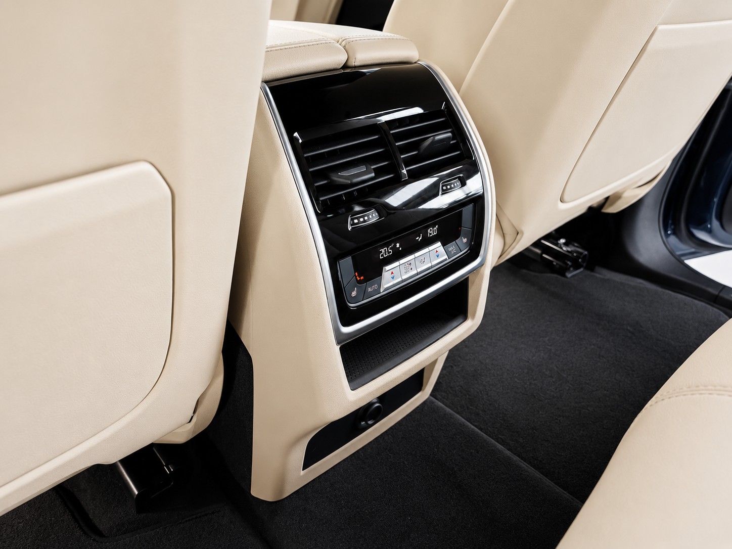 BMW X5 45e xDrive SAG CH FAHRZEUG-image-11