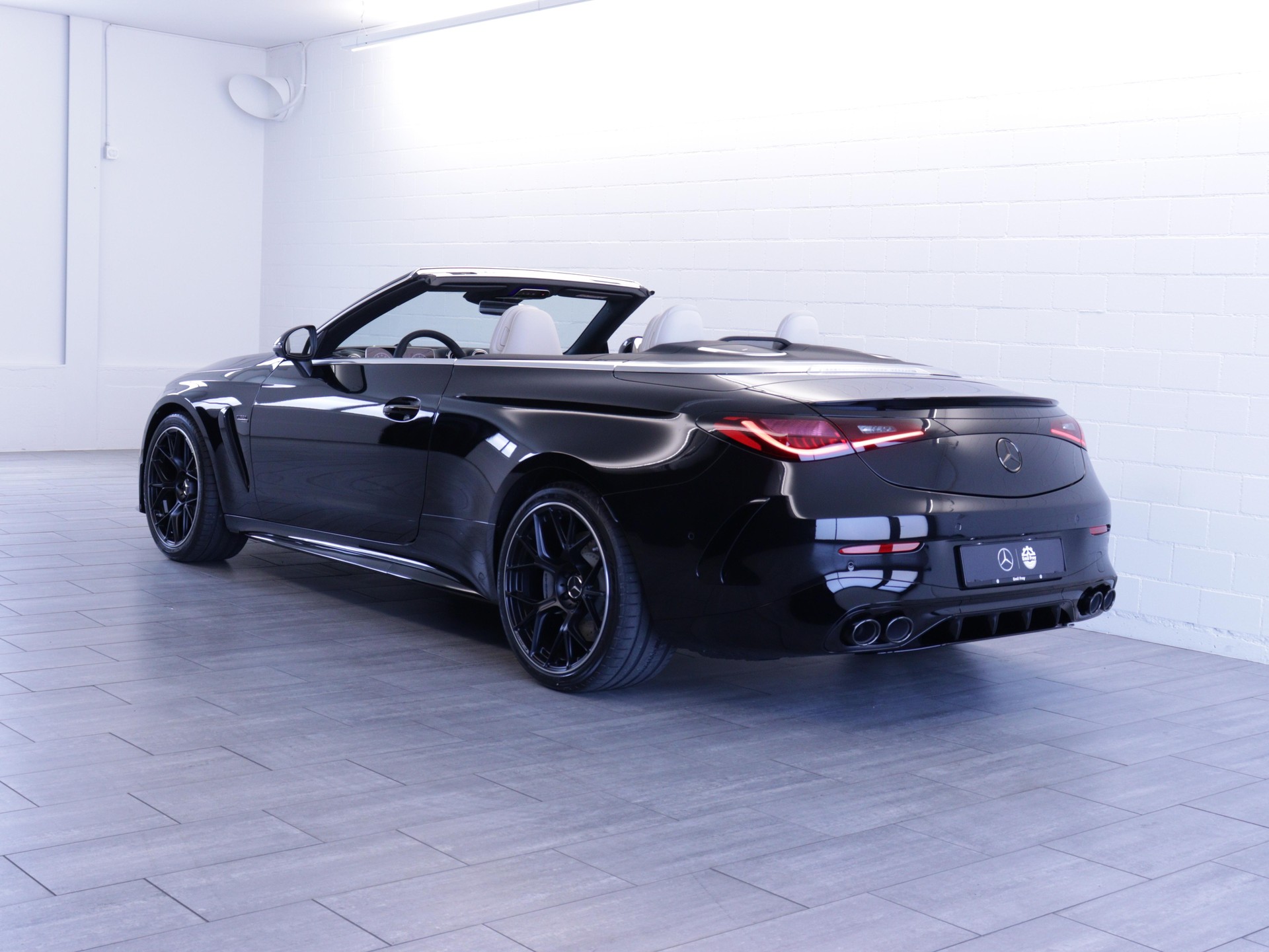 MERCEDES-BENZ CLE 53 AMG 4matic+ Cabriolet-image-3