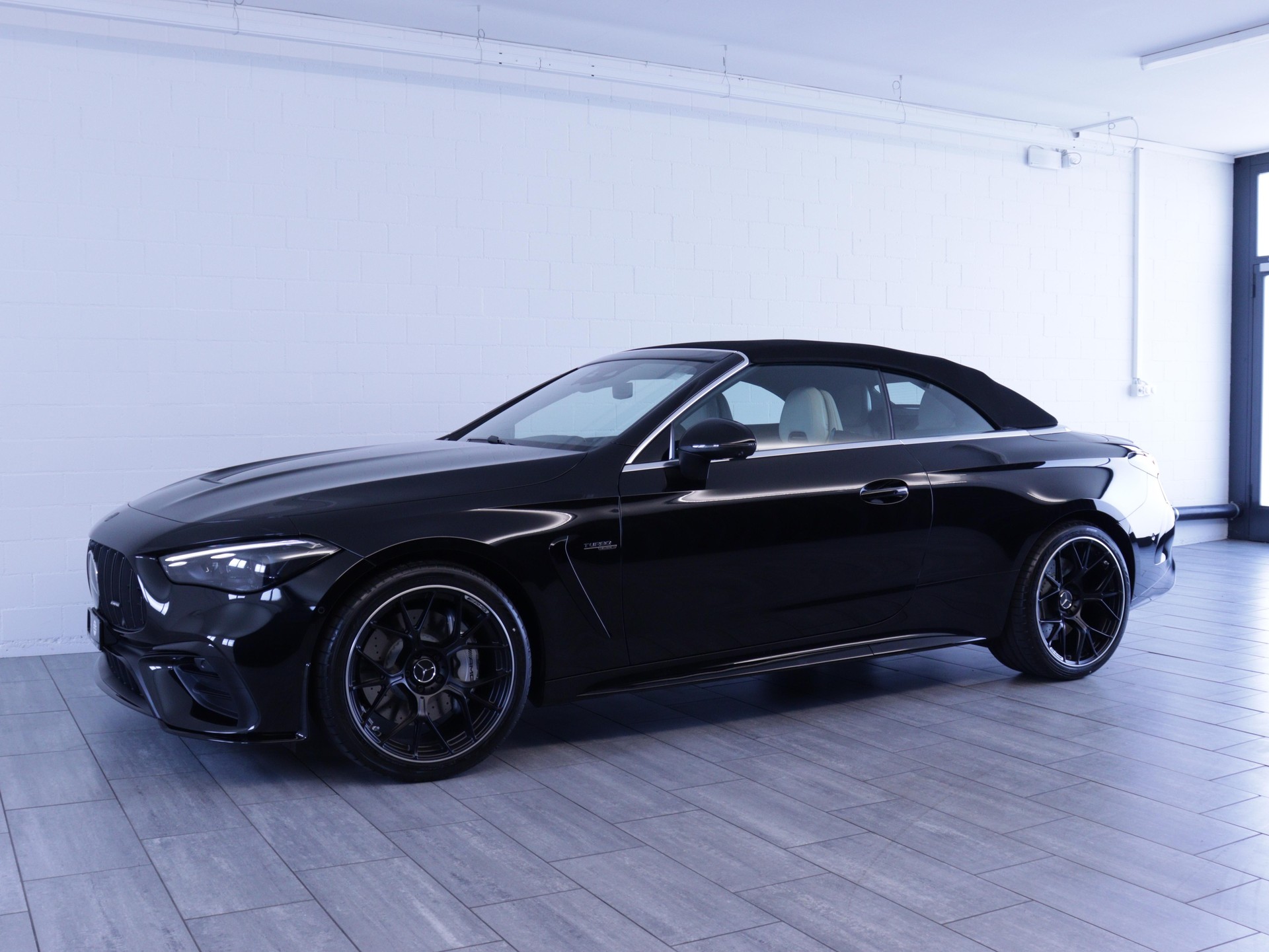 MERCEDES-BENZ CLE 53 AMG 4matic+ Cabriolet-image-5