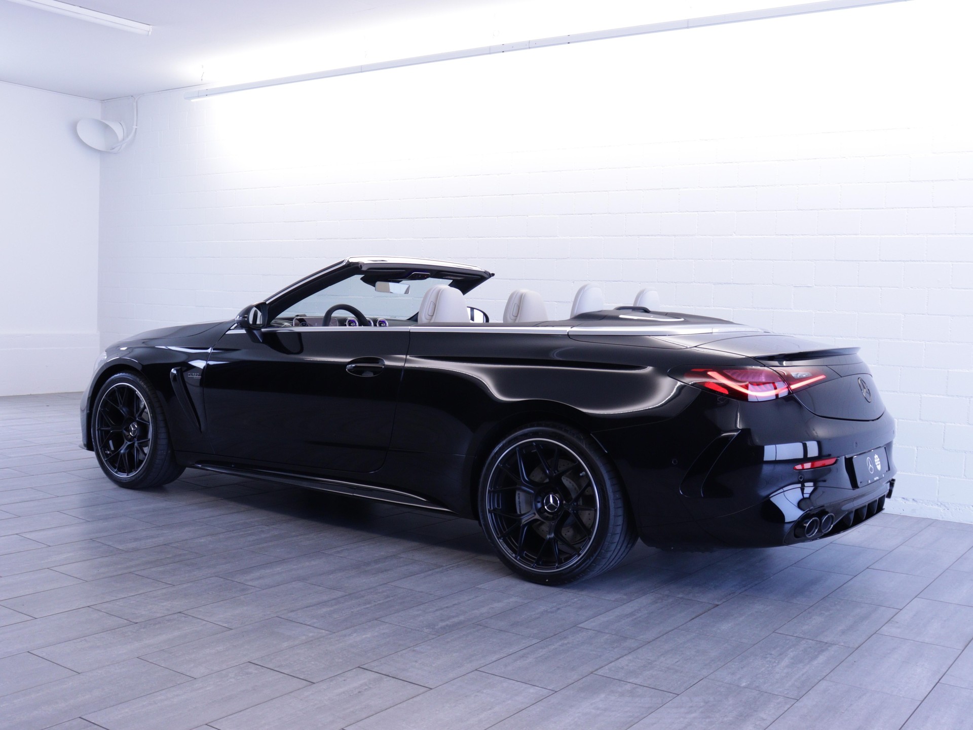 MERCEDES-BENZ CLE 53 AMG 4matic+ Cabriolet-image-2