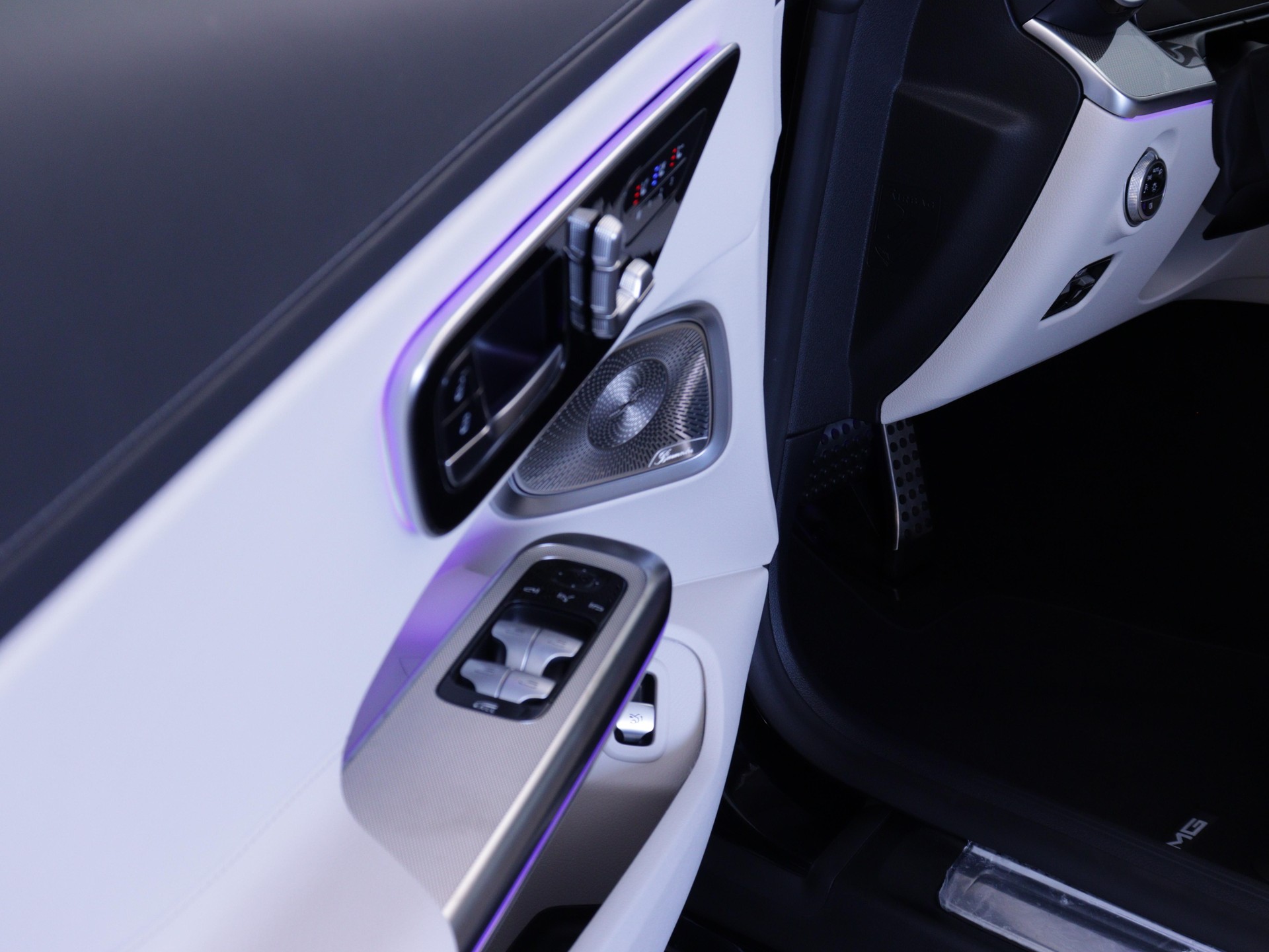 MERCEDES-BENZ CLE 53 AMG 4matic+ Cabriolet-image-12