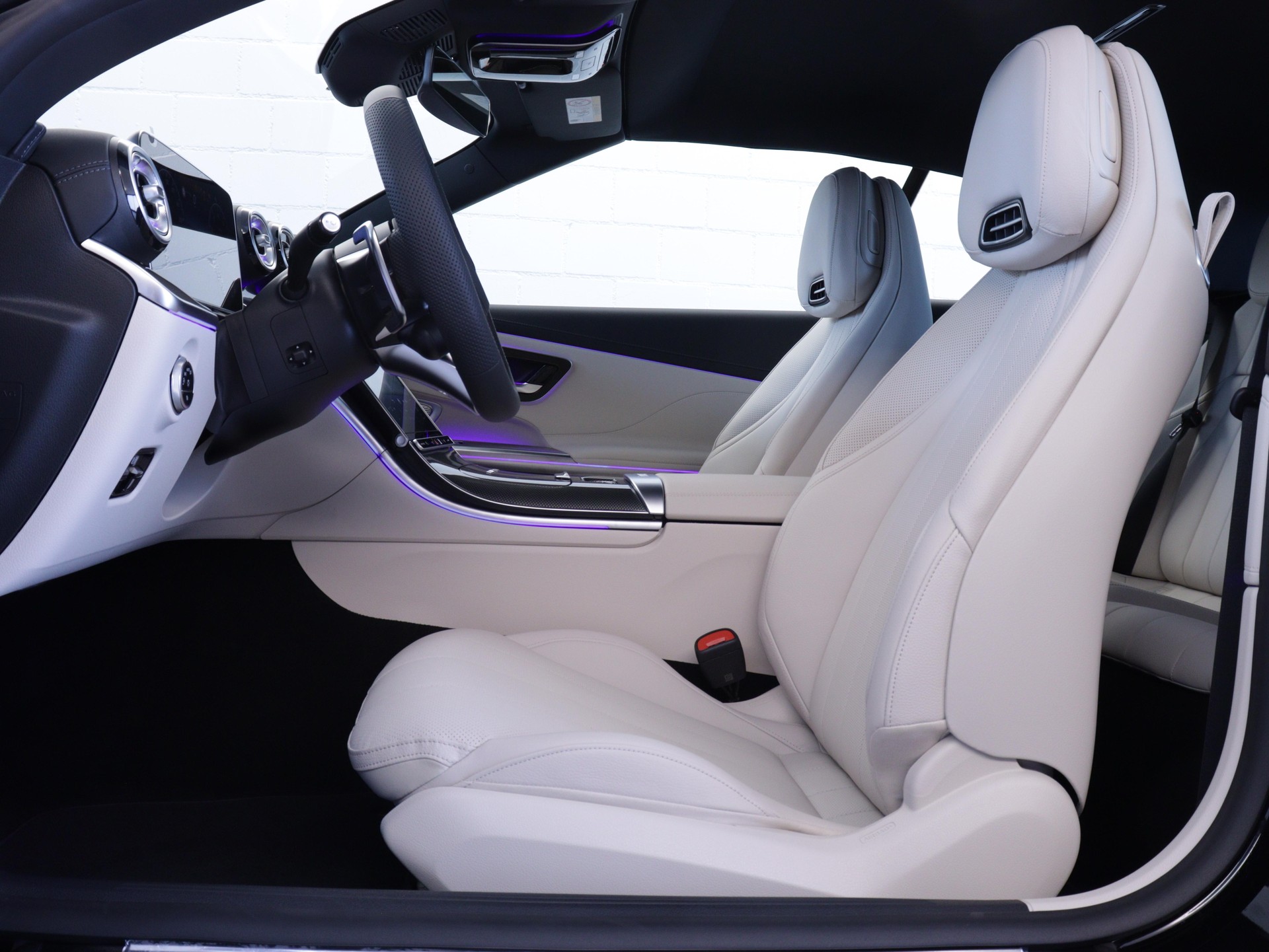 MERCEDES-BENZ CLE 53 AMG 4matic+ Cabriolet-image-11