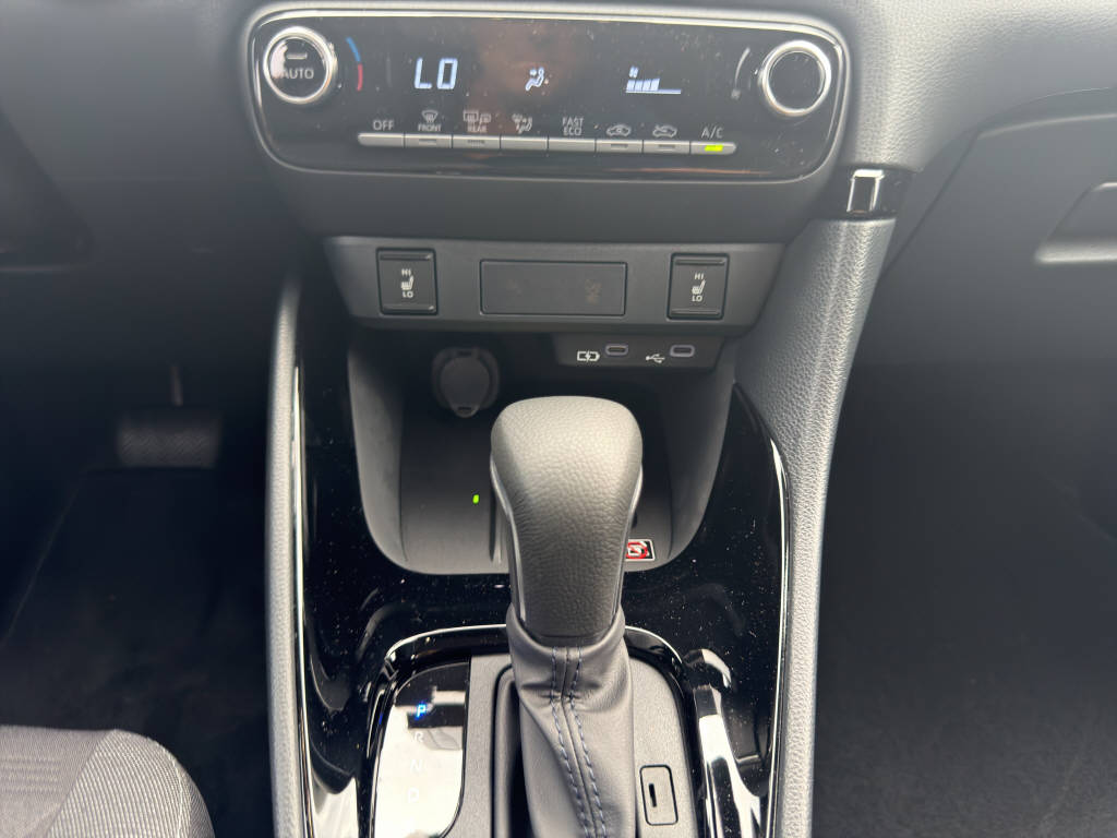 TOYOTA Yaris 1.5 VVT-i HSD Comfort Sport-image-19