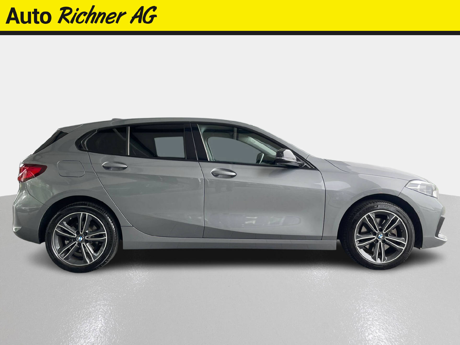 BMW 118i-image-2