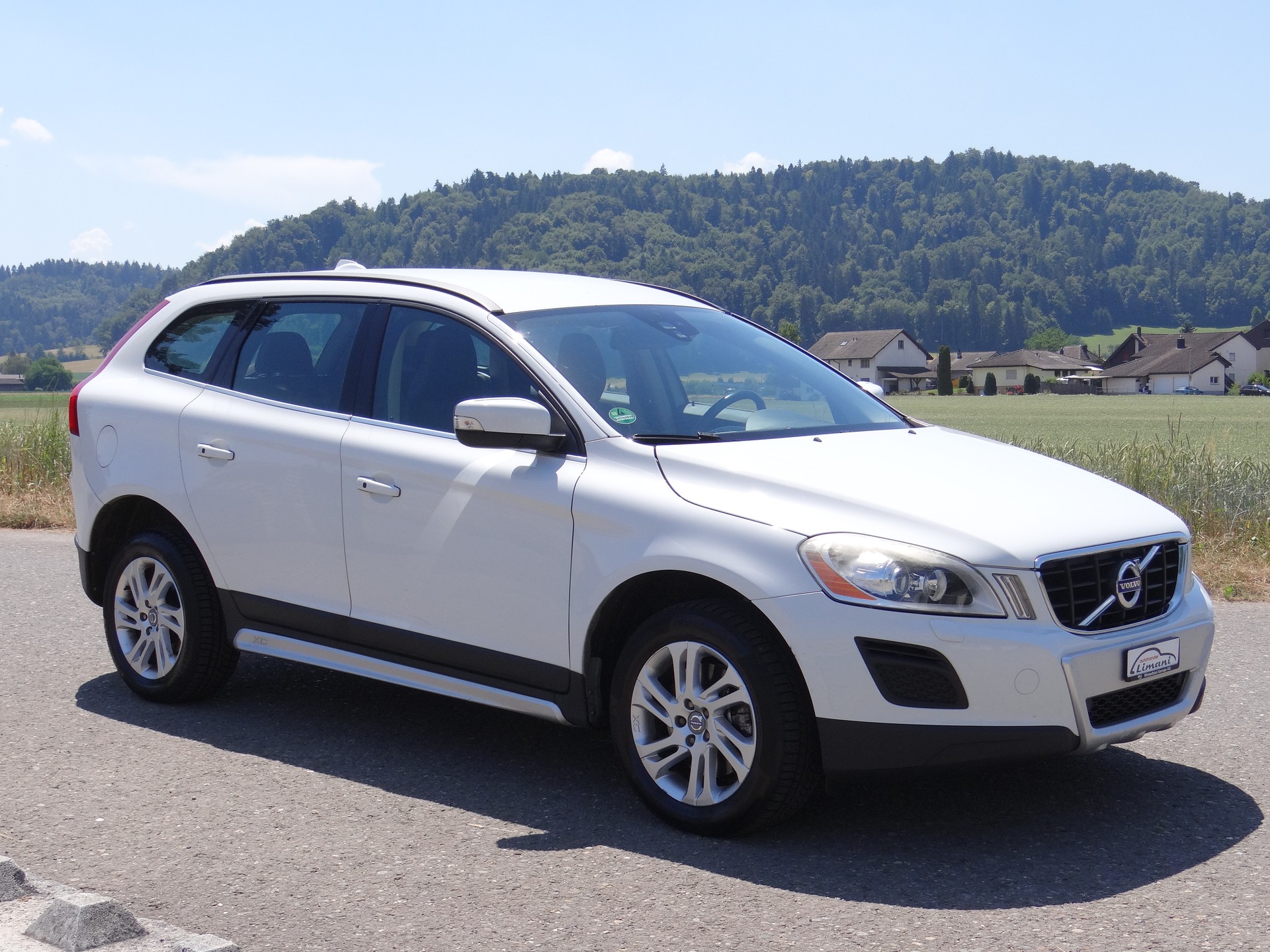 VOLVO XC60 D3 AWD Momentum Geartronic-image-3