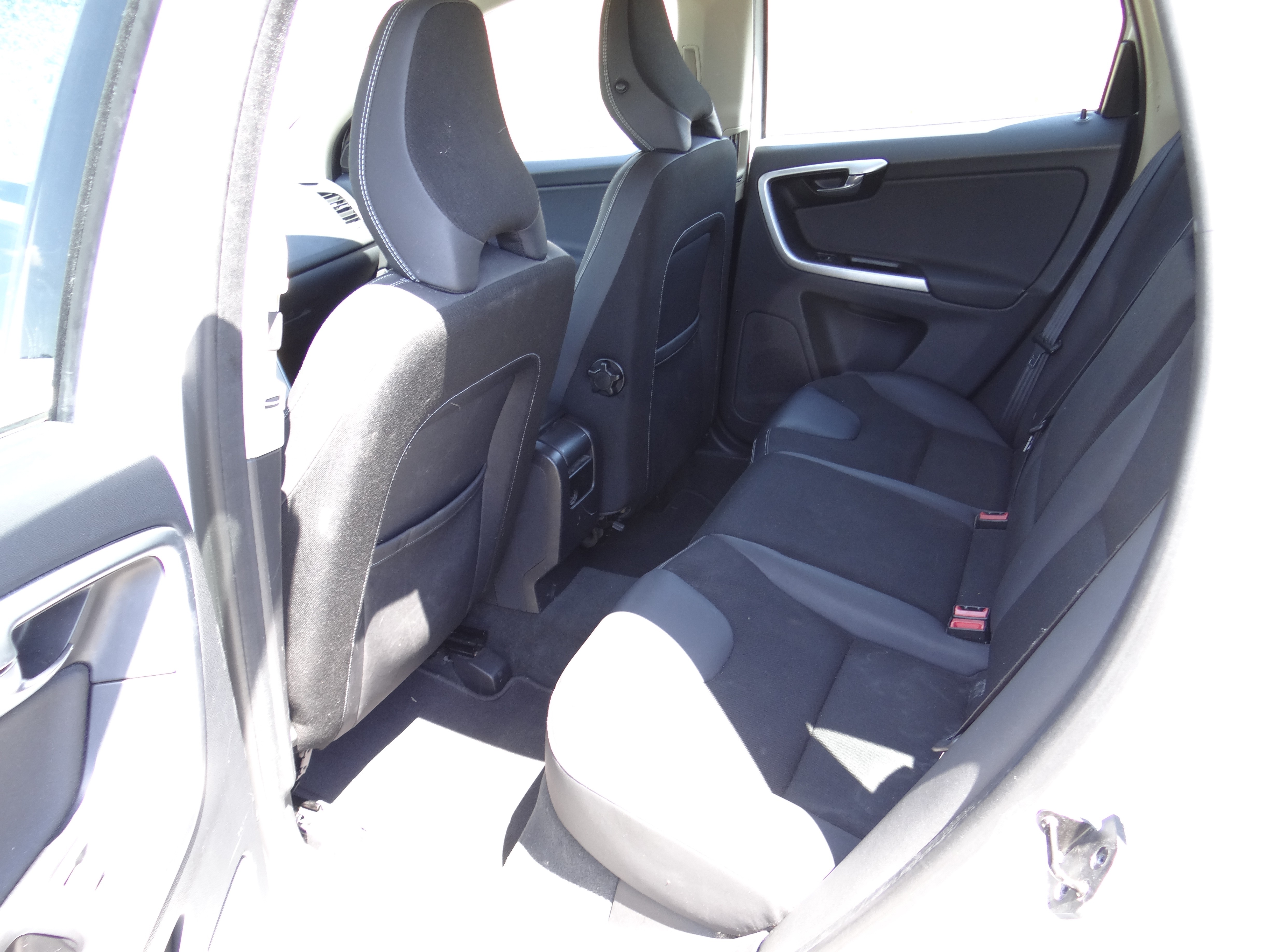 VOLVO XC60 D3 AWD Momentum Geartronic — slika 9