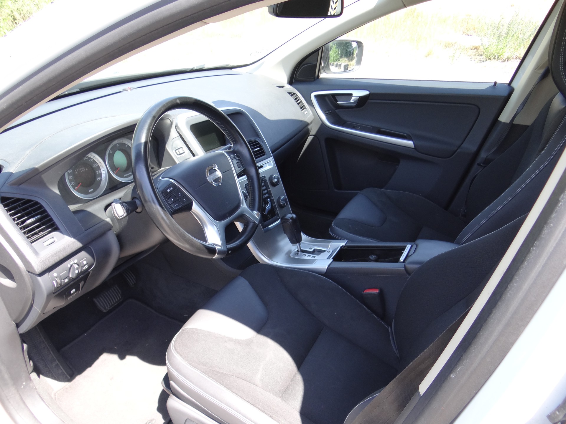 VOLVO XC60 D3 AWD Momentum Geartronic-image-7
