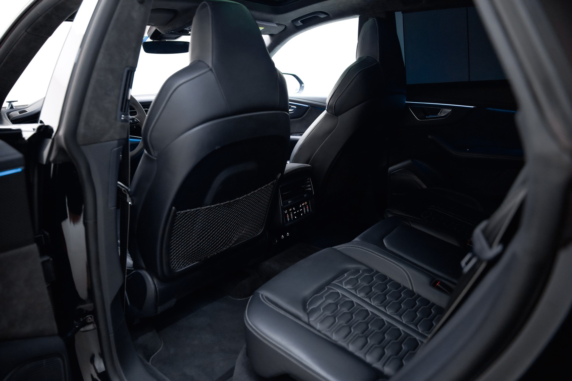 AUDI RSQ8 quattro tiptronic-image-21