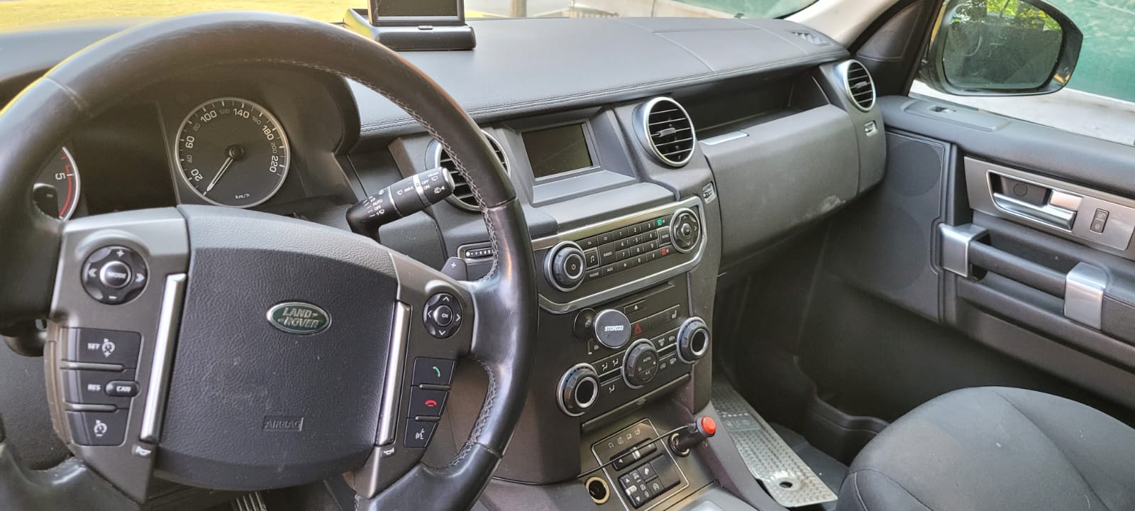 LAND ROVER Discovery 3.0 TDV6 HSE Automatic-image-9