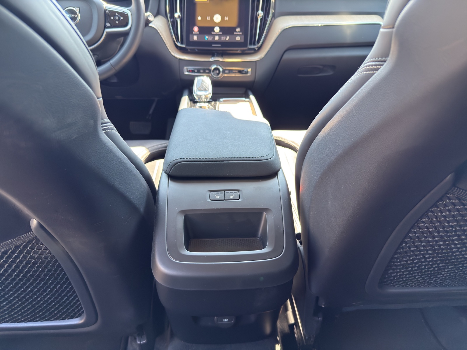 VOLVO XC60 2.0 B5 MH Plus Dark AWD-image-16