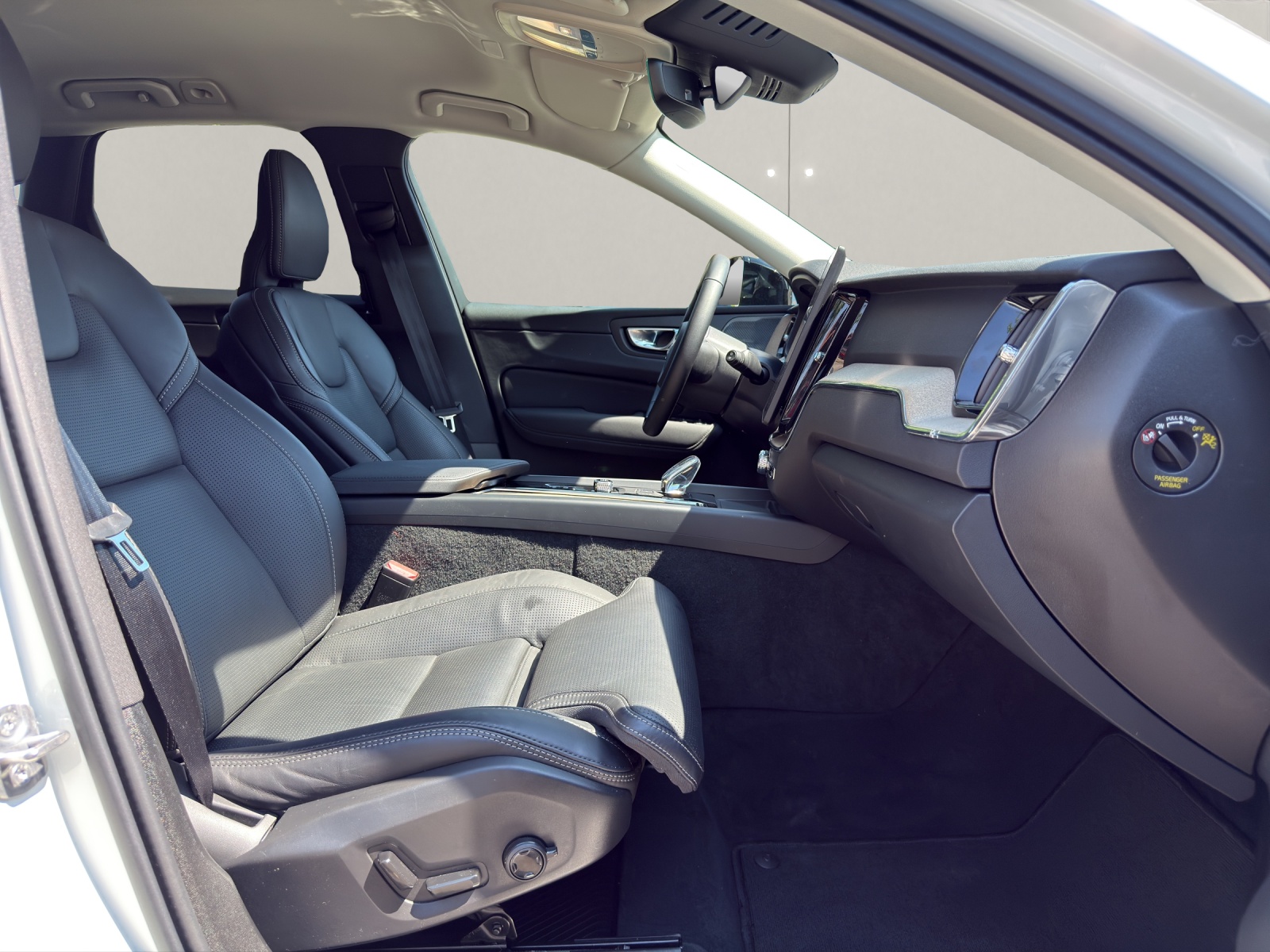 VOLVO XC60 2.0 B5 MH Plus Dark AWD-image-9