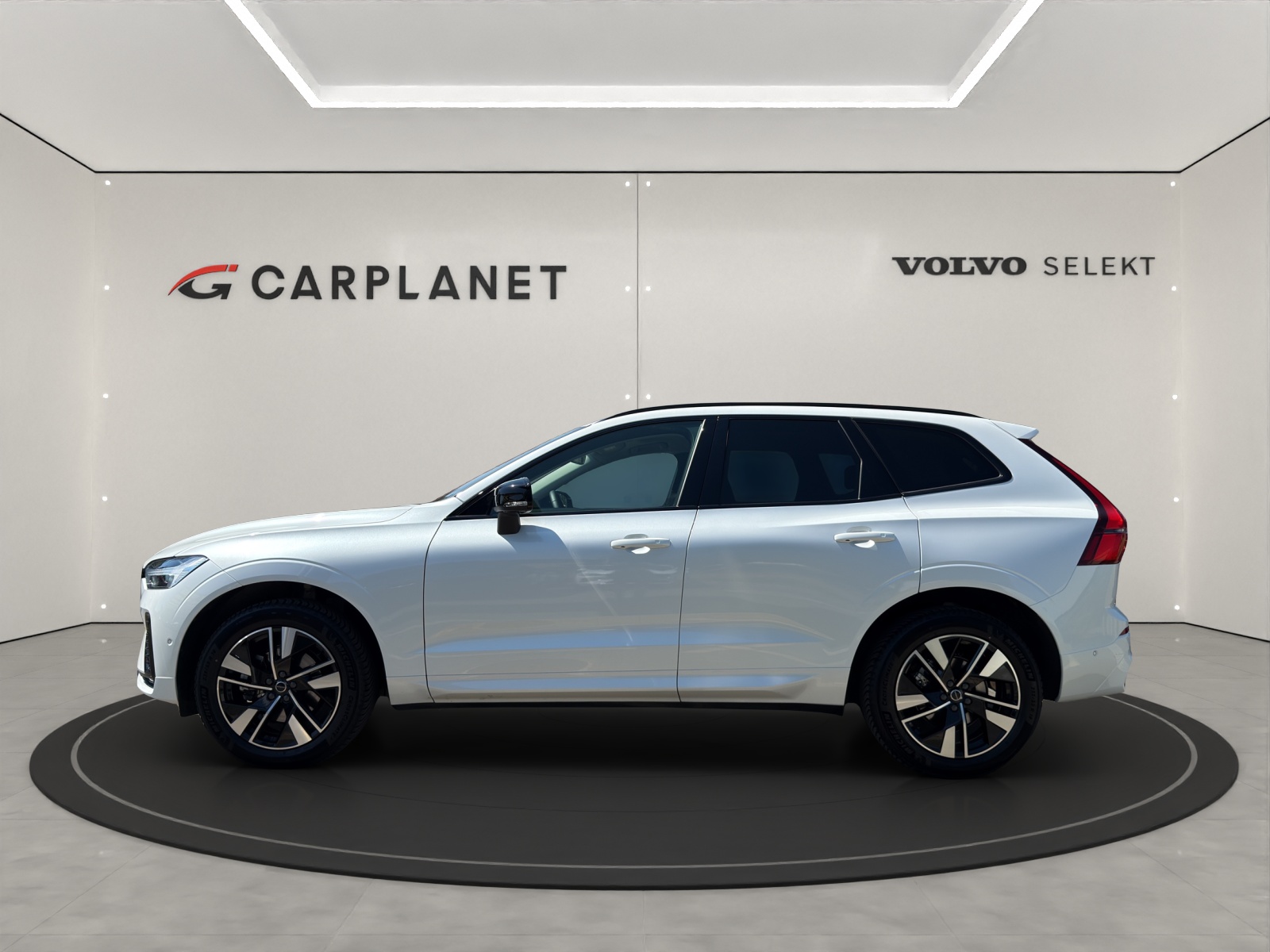 VOLVO XC60 2.0 B5 MH Plus Dark AWD-image-2