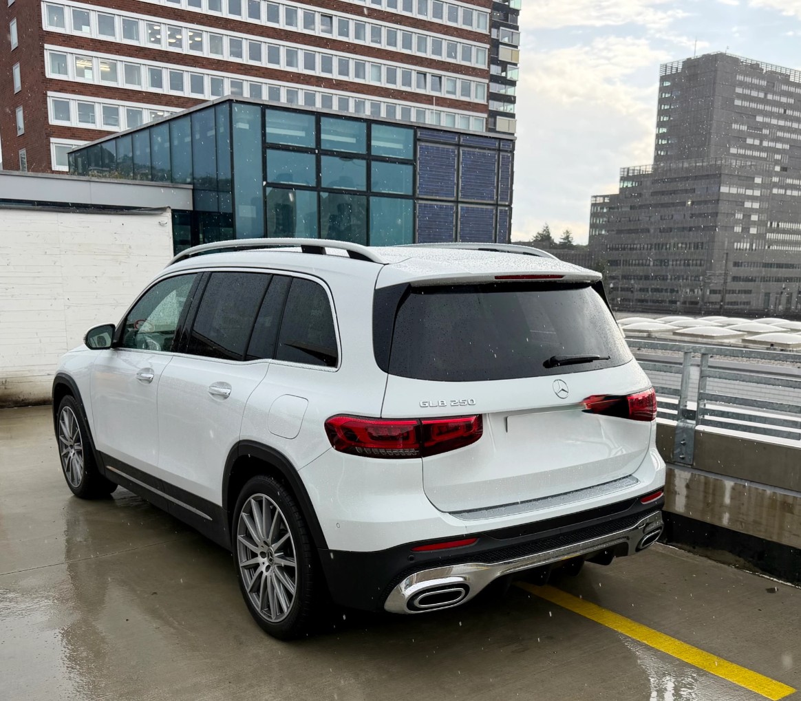 MERCEDES-BENZ GLB 250 AMG Line-image-1