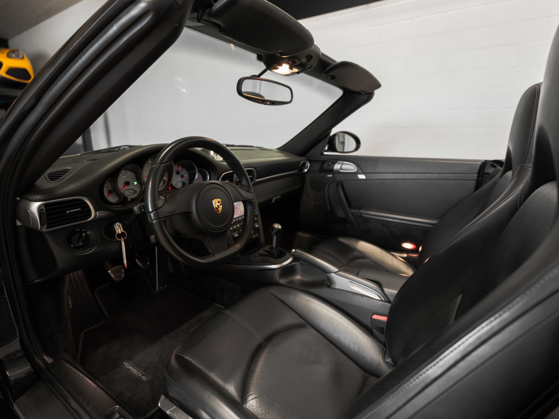 PORSCHE 911 Cabrio Carrera 4S-image-24