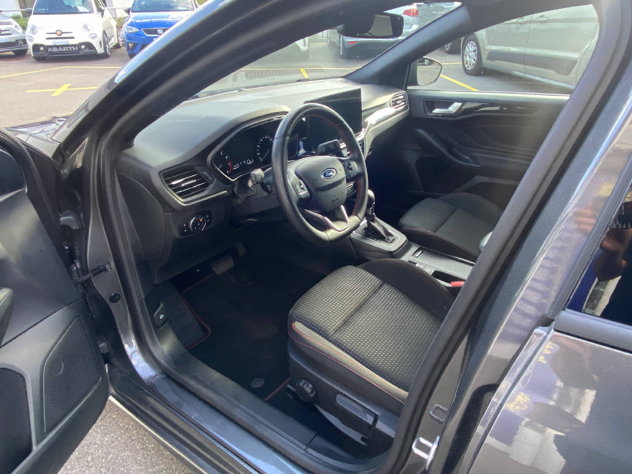 FORD Focus Station Wagon 1.0i EcoB Hybrid 155 ST-Line-image-7