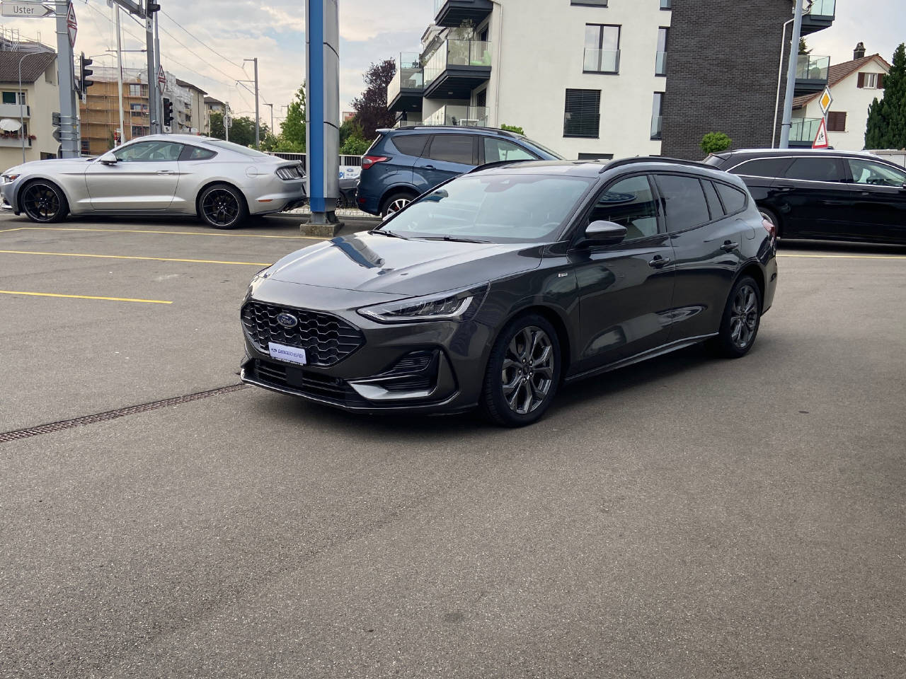 FORD Focus Station Wagon 1.0i EcoB Hybrid 155 ST-Line-image-2