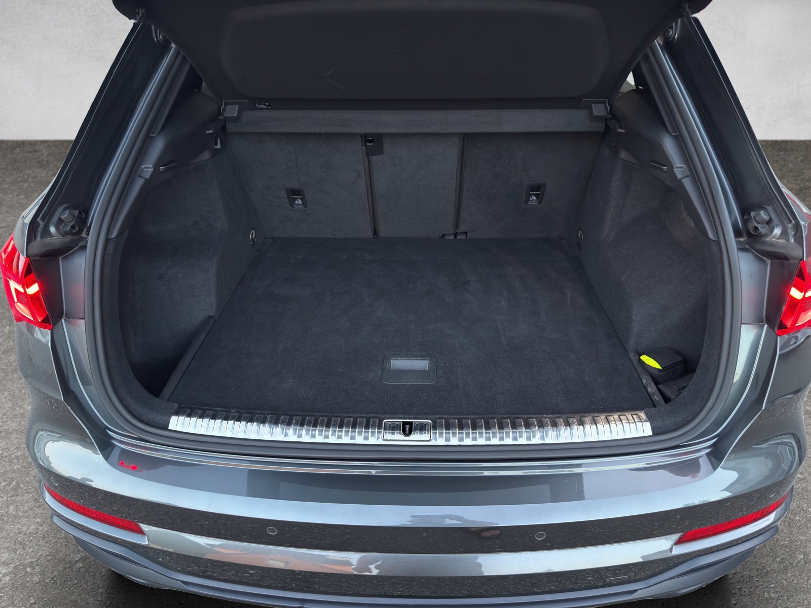 AUDI Q3 40 TDI S line Attraction quattro S-tronic-image-19