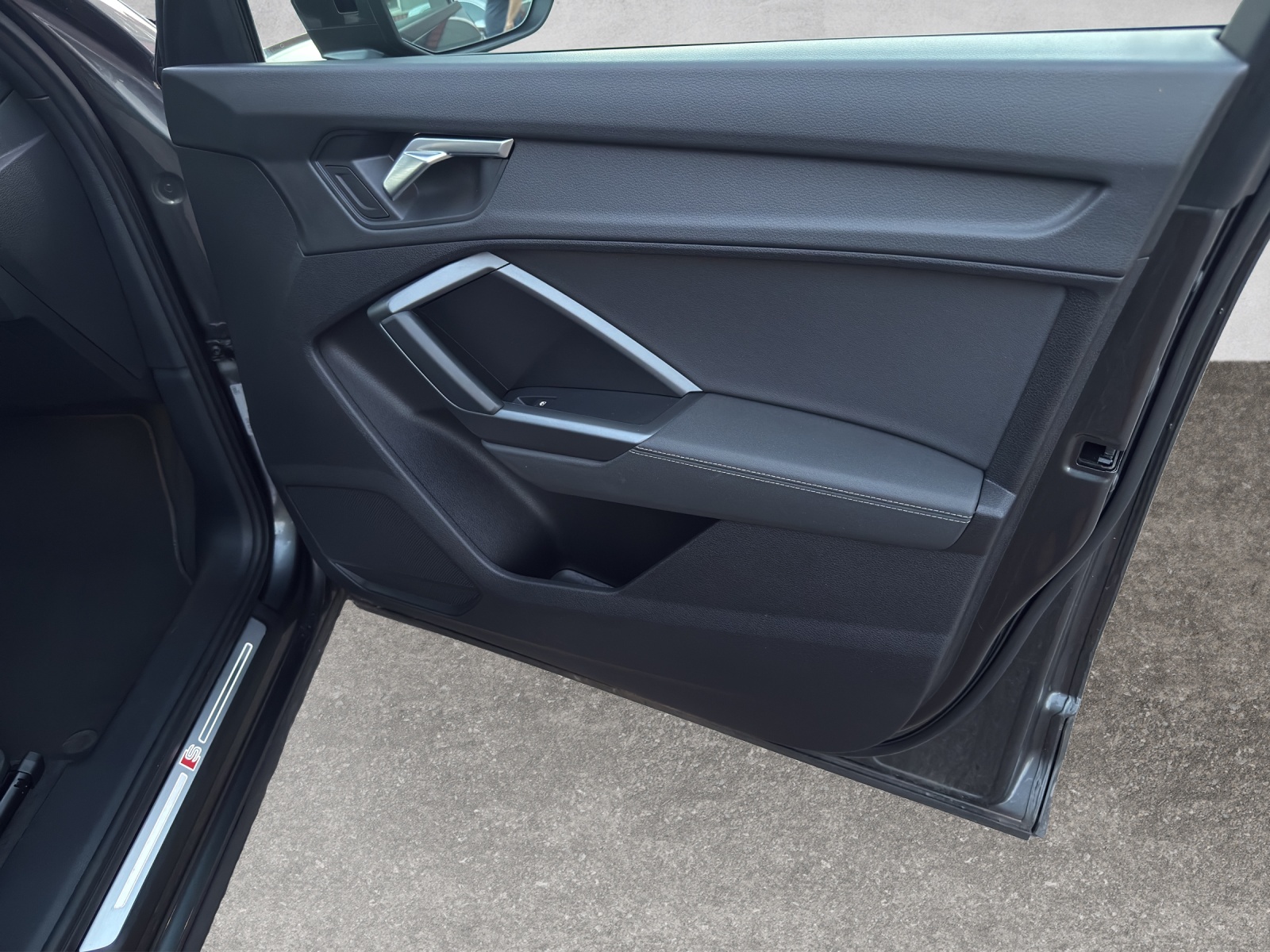 AUDI Q3 40 TDI S line Attraction quattro S-tronic-image-16