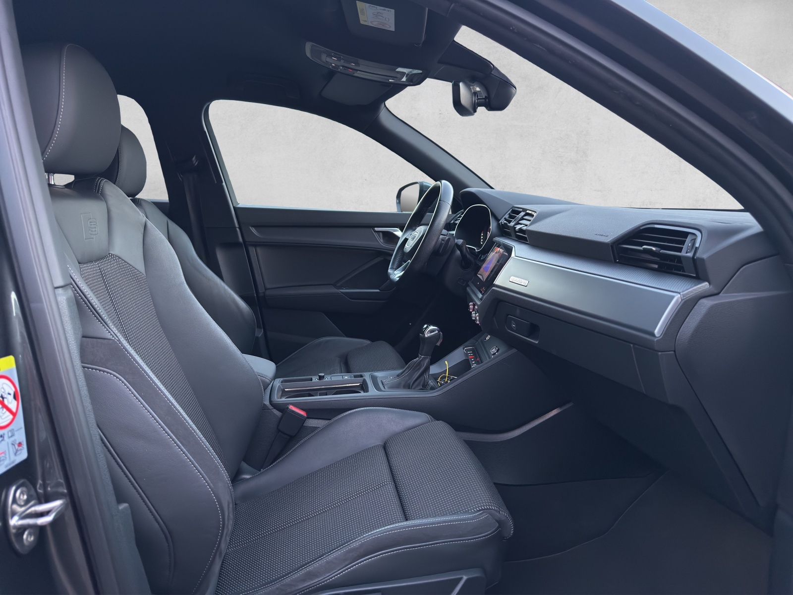 AUDI Q3 40 TDI S line Attraction quattro S-tronic-image-15