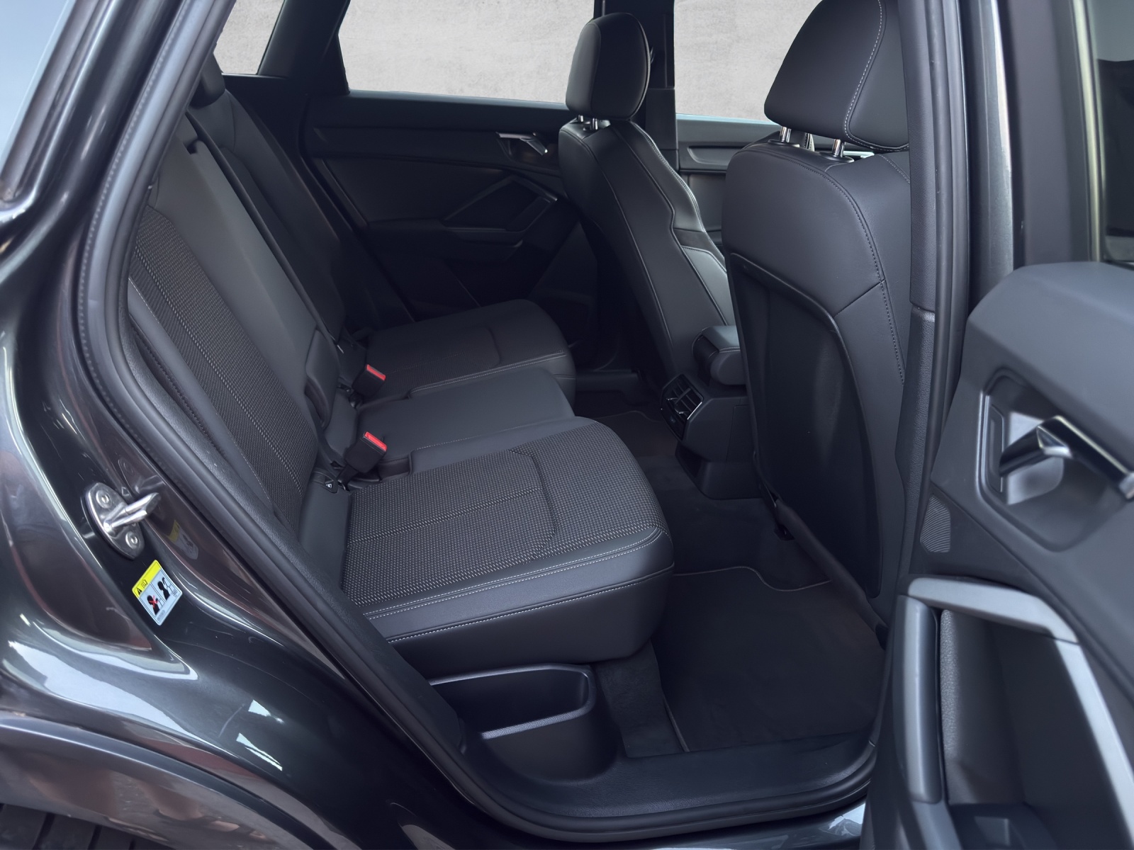 AUDI Q3 40 TDI S line Attraction quattro S-tronic-image-17